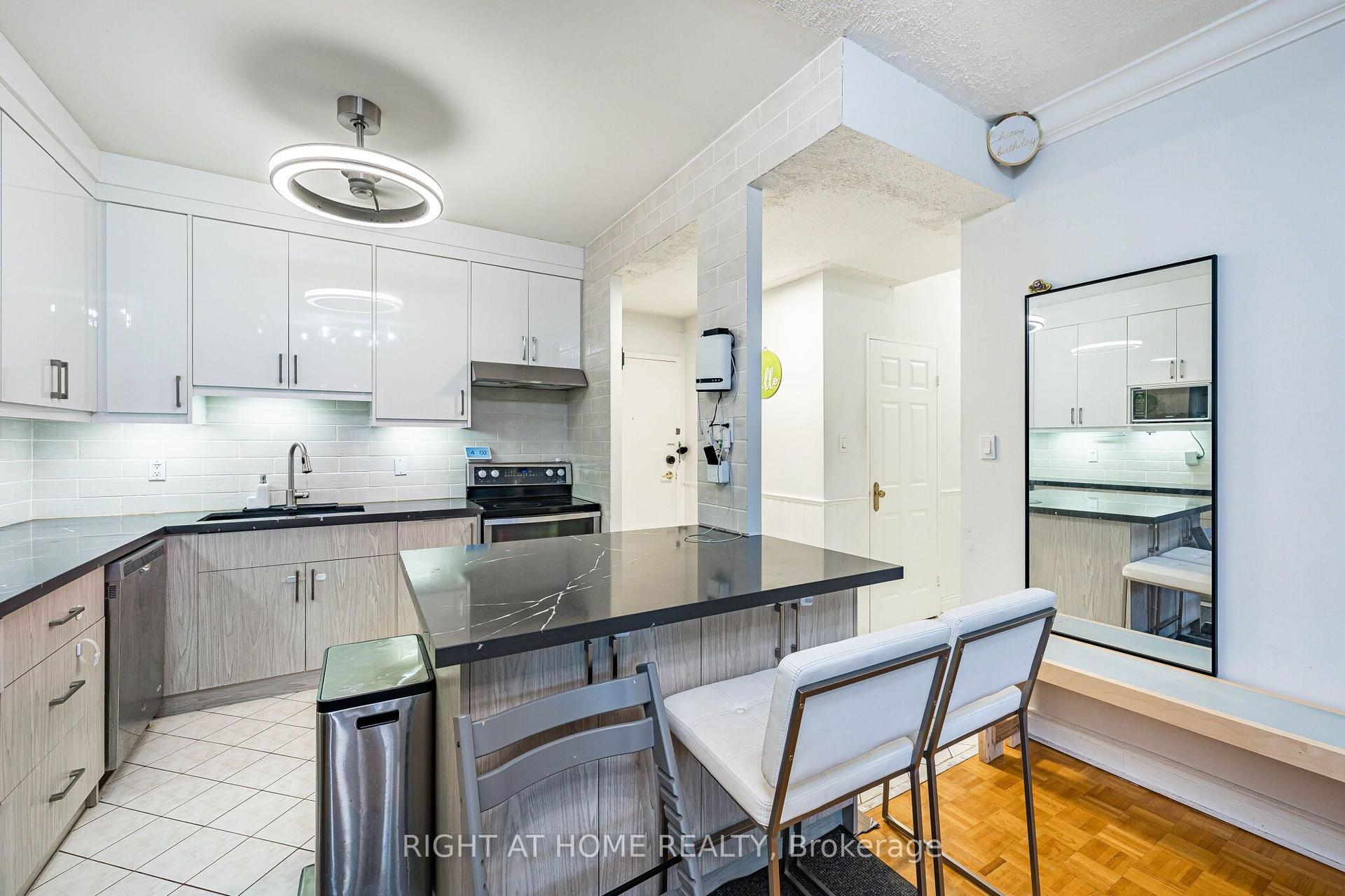 10 Fashion Roseway 107 #107, Toronto — Condo for lease, photo 1