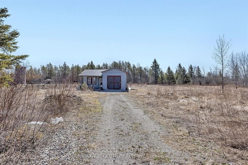 18 Wolford Centre Avenue — photo 1