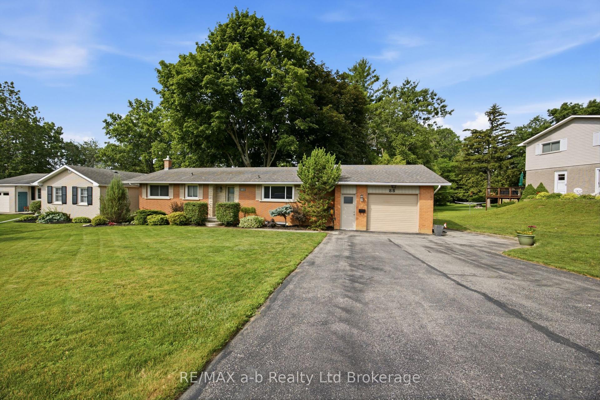 88 Hillside Avenue, Norfolk — Detached for sale, photo 1