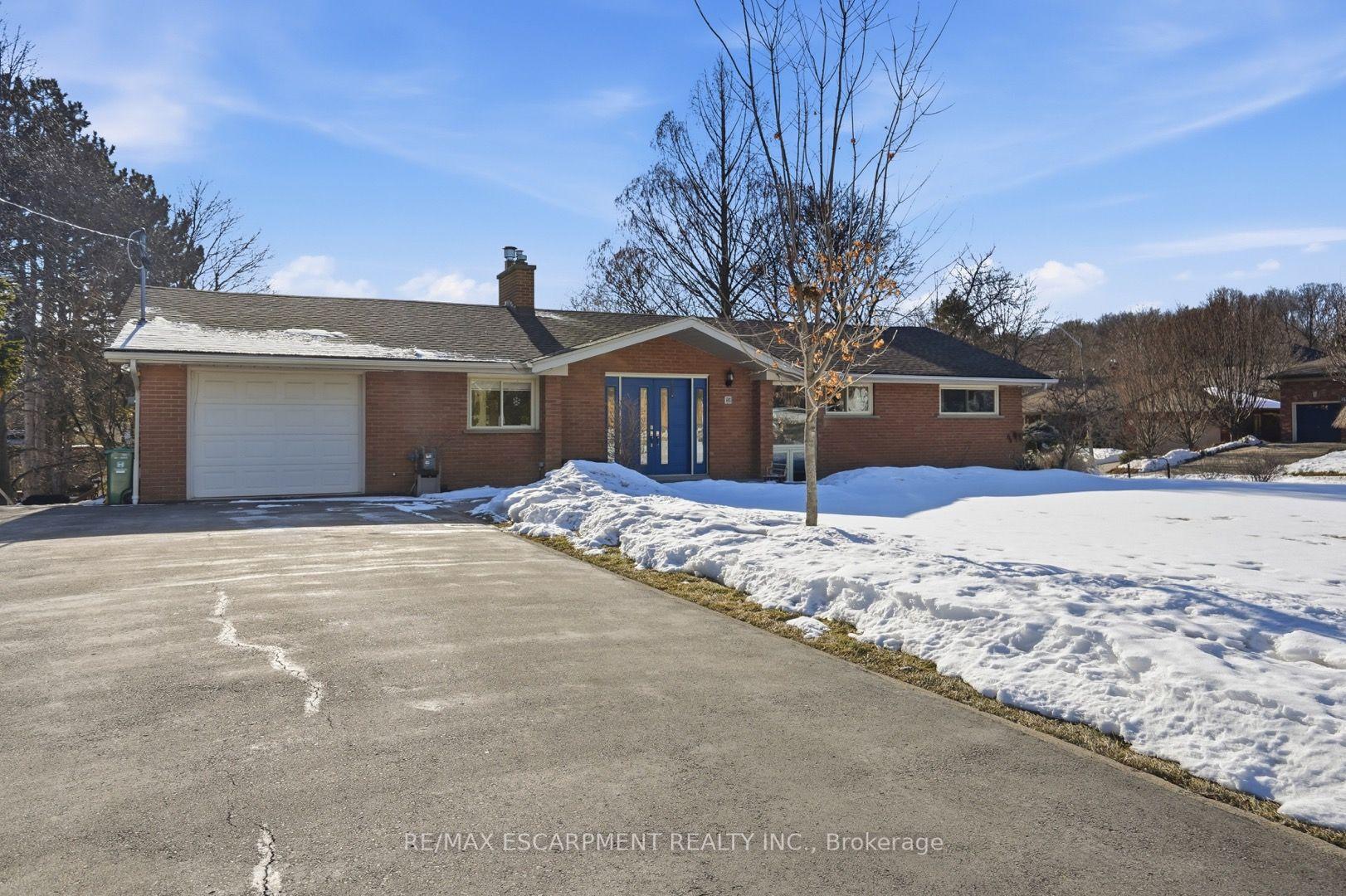 81 Thomson Drive — photo 1