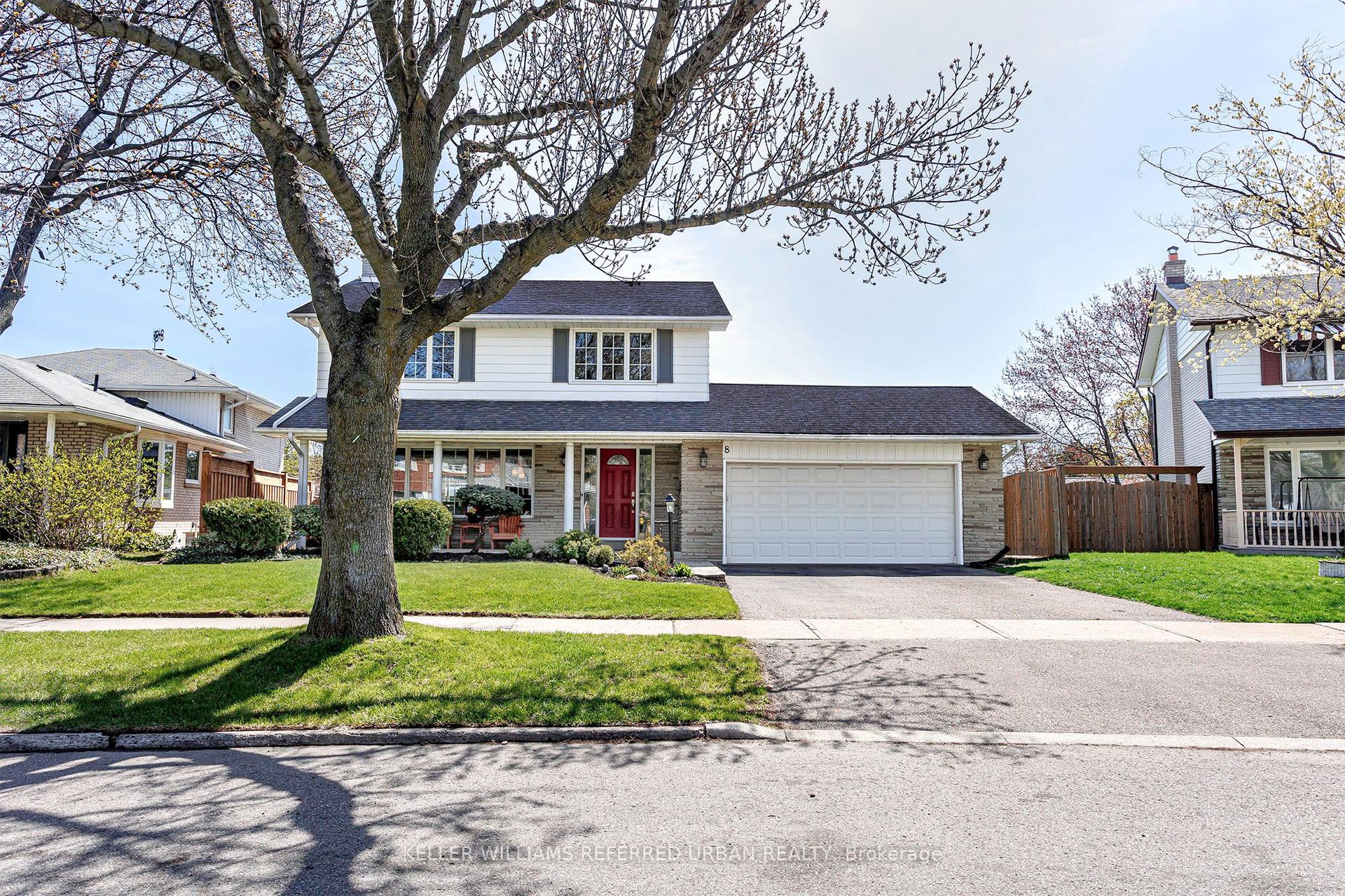 8 Markwood Crescent — photo 1