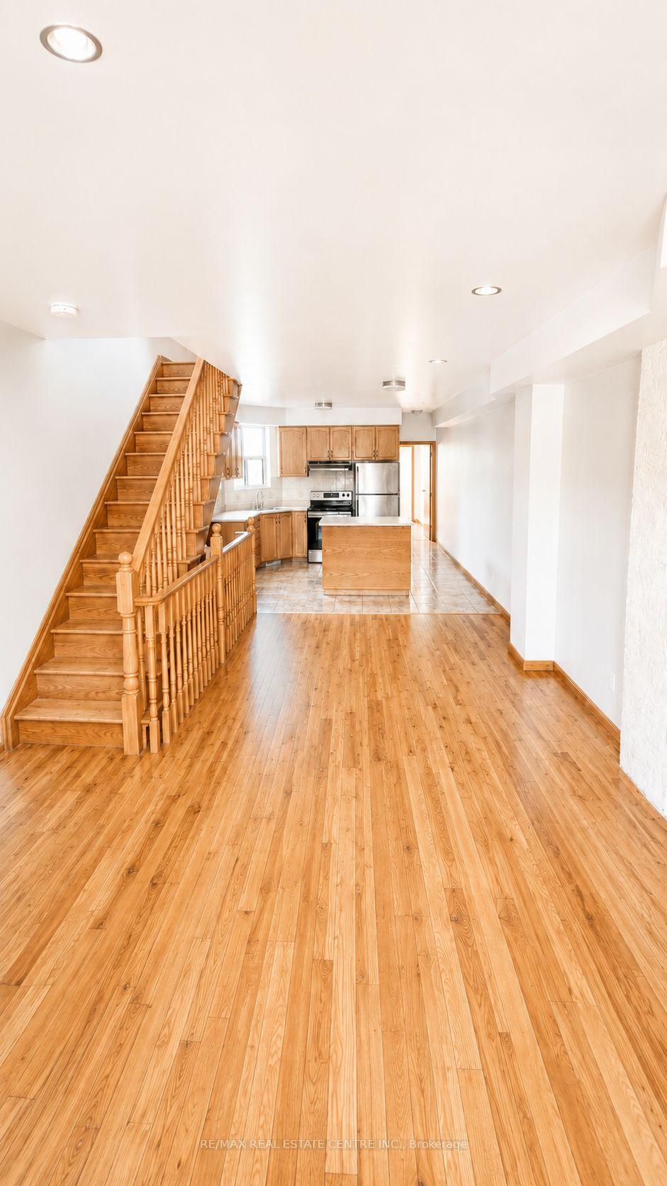 908 Ossington Avenue Upper #Upper, Toronto — Semi-Detached for lease, photo 1