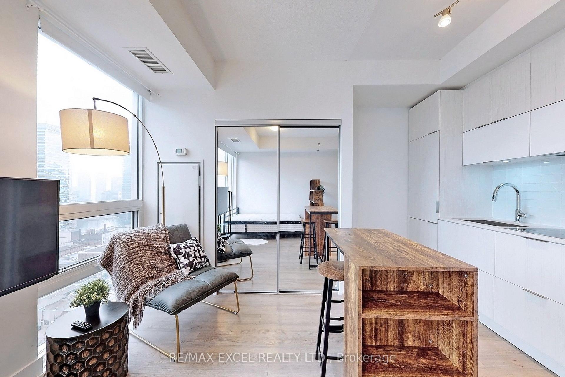 318 Richmond Street W 2505 #2505 — photo 1