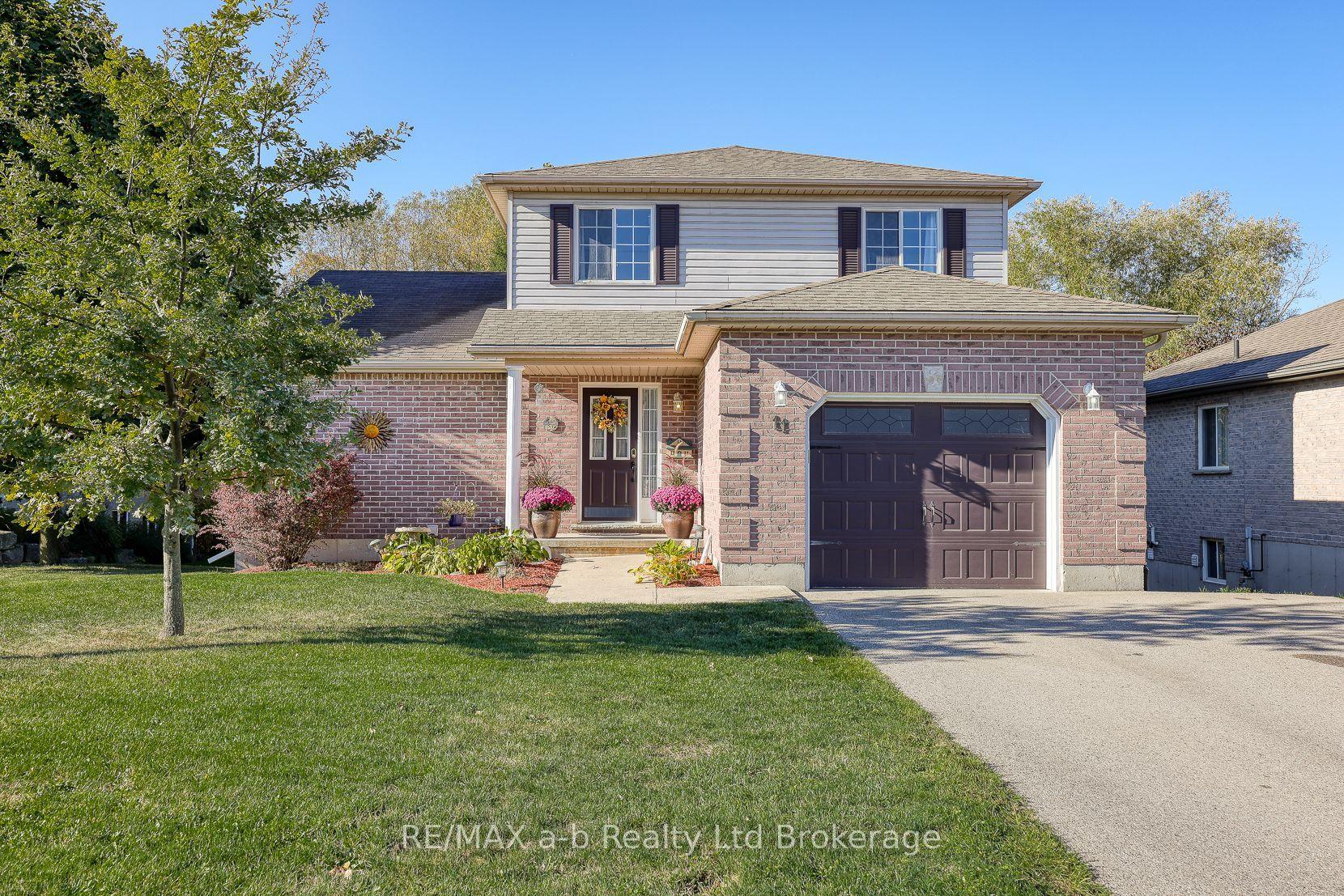 11 Cornish Crescent, Ingersoll — Detached for sale, photo 1
