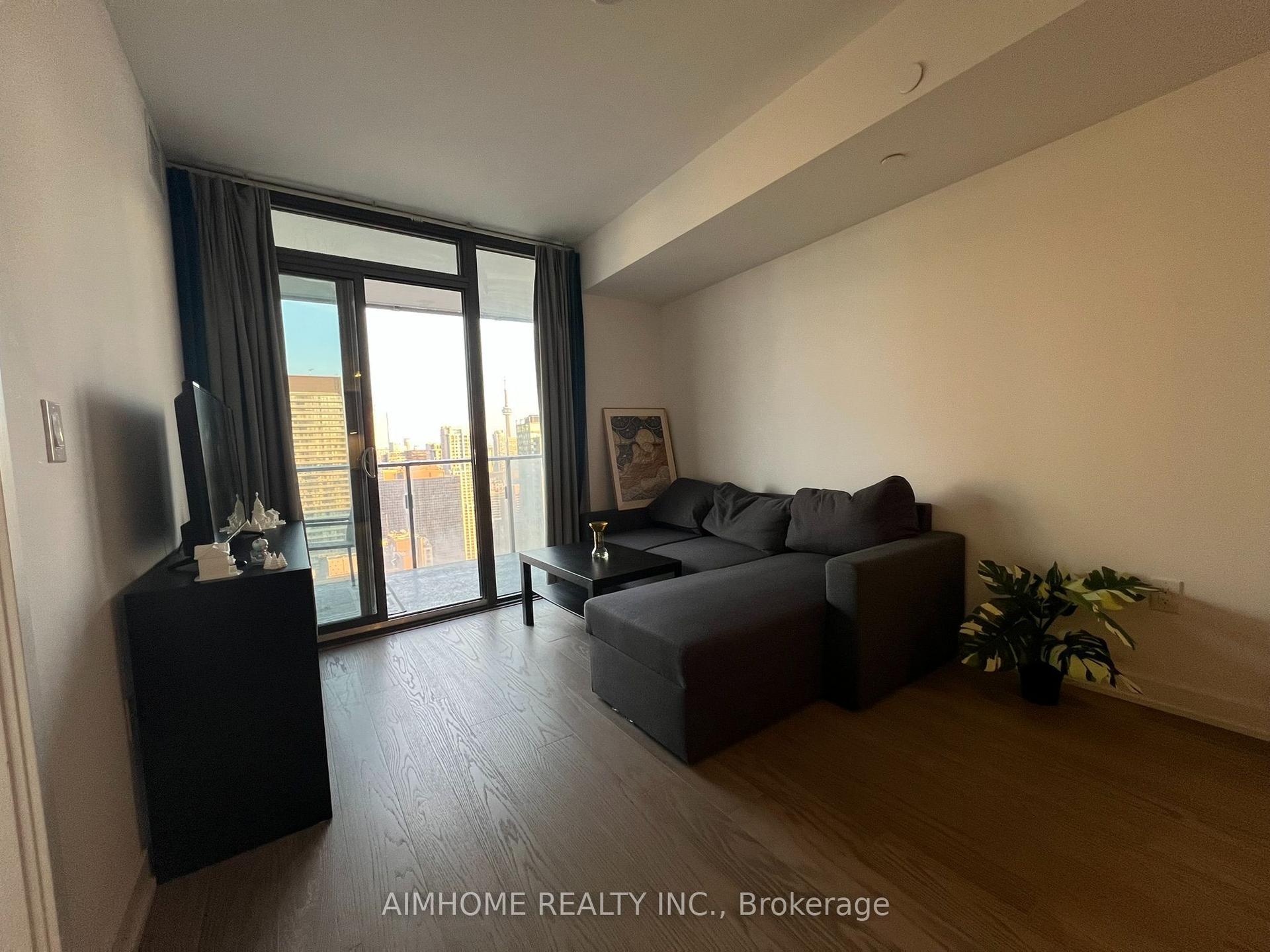 11 Wellesley Street W 3903 #3903, Toronto — Condo for lease, photo 1