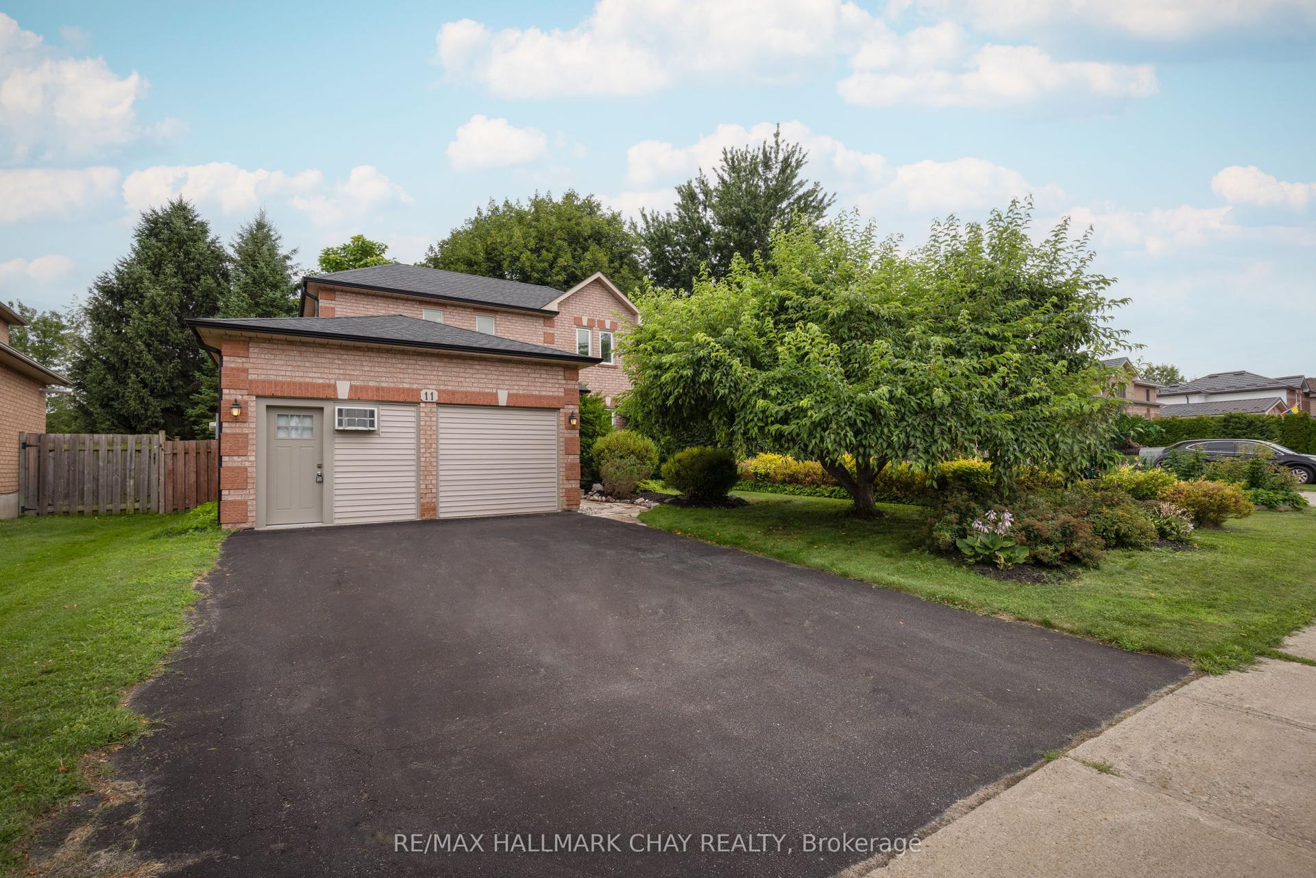 11 Dugdale Avenue, New Tecumseth — Detached for sale, photo 1