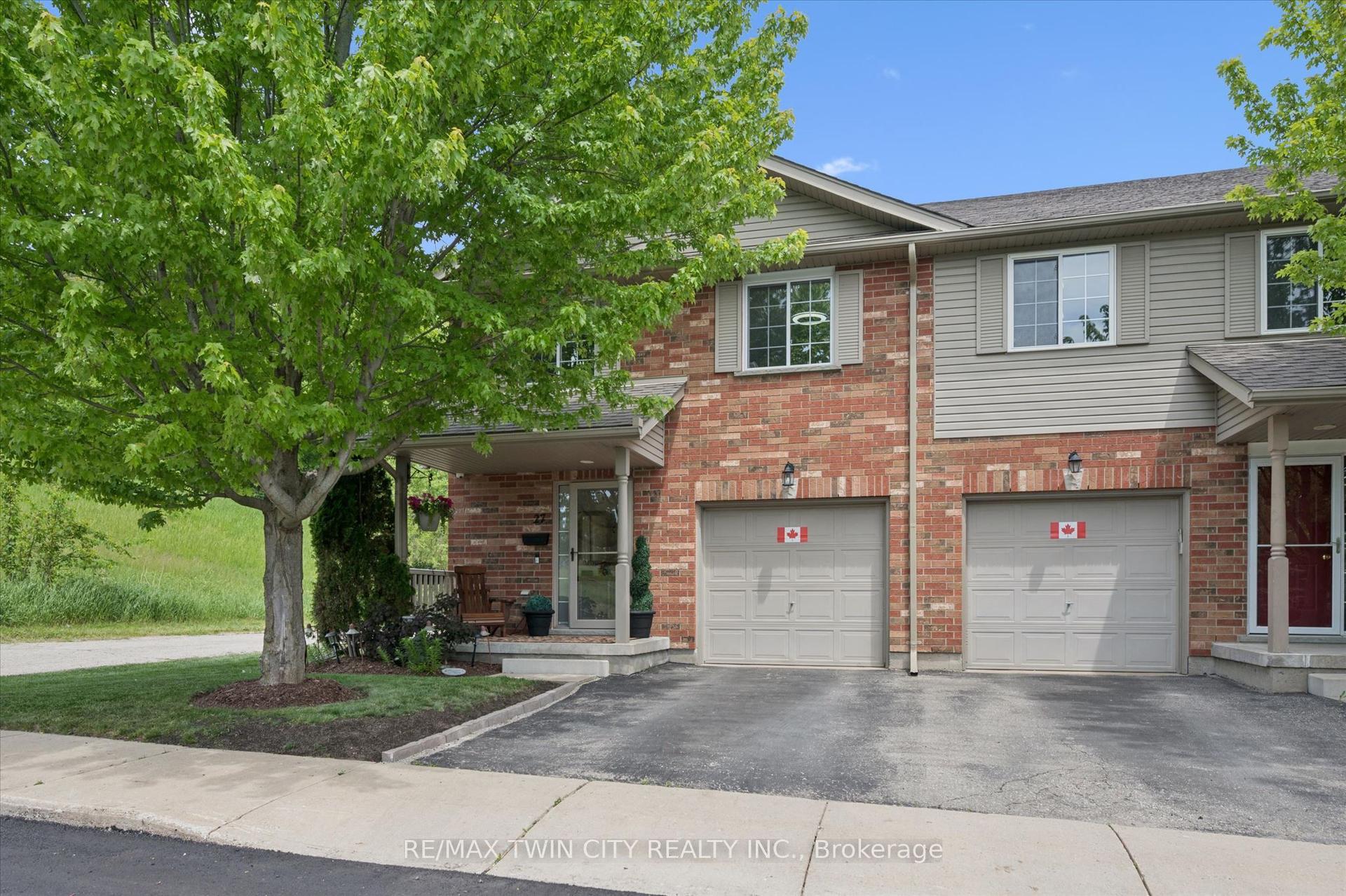 30 Bryan Court 27 #27, Kitchener — Condo Town for sale, photo 1