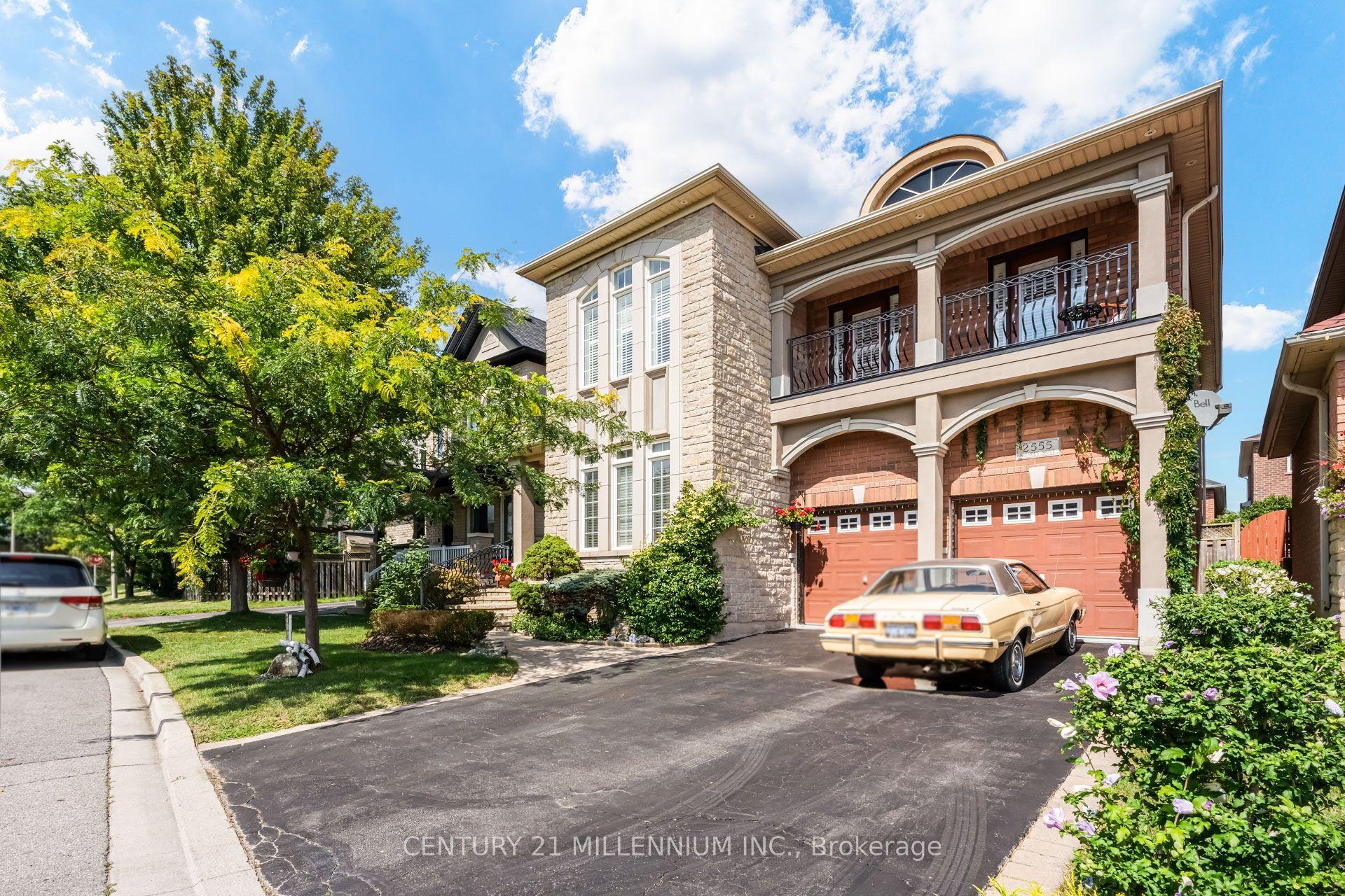 2555 Nichols Drive, Oakville — Detached for sale, photo 1