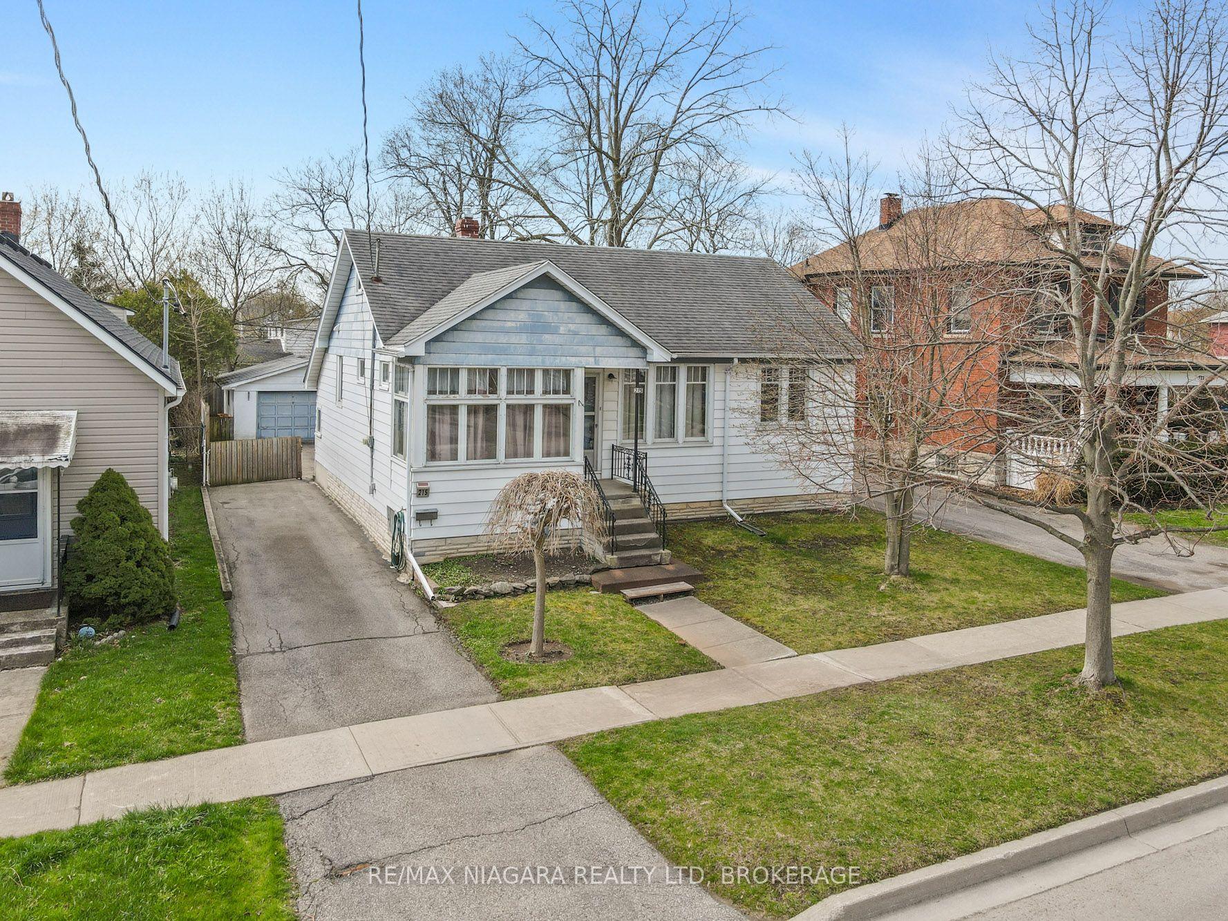 215 Phipps Street — photo 1