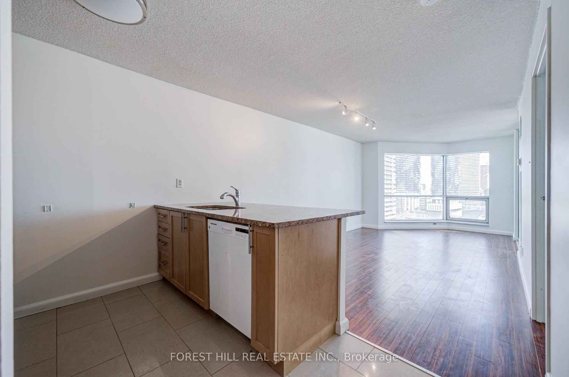 10 Yonge Street 1810 #1810, Toronto — Condo for lease, photo 1