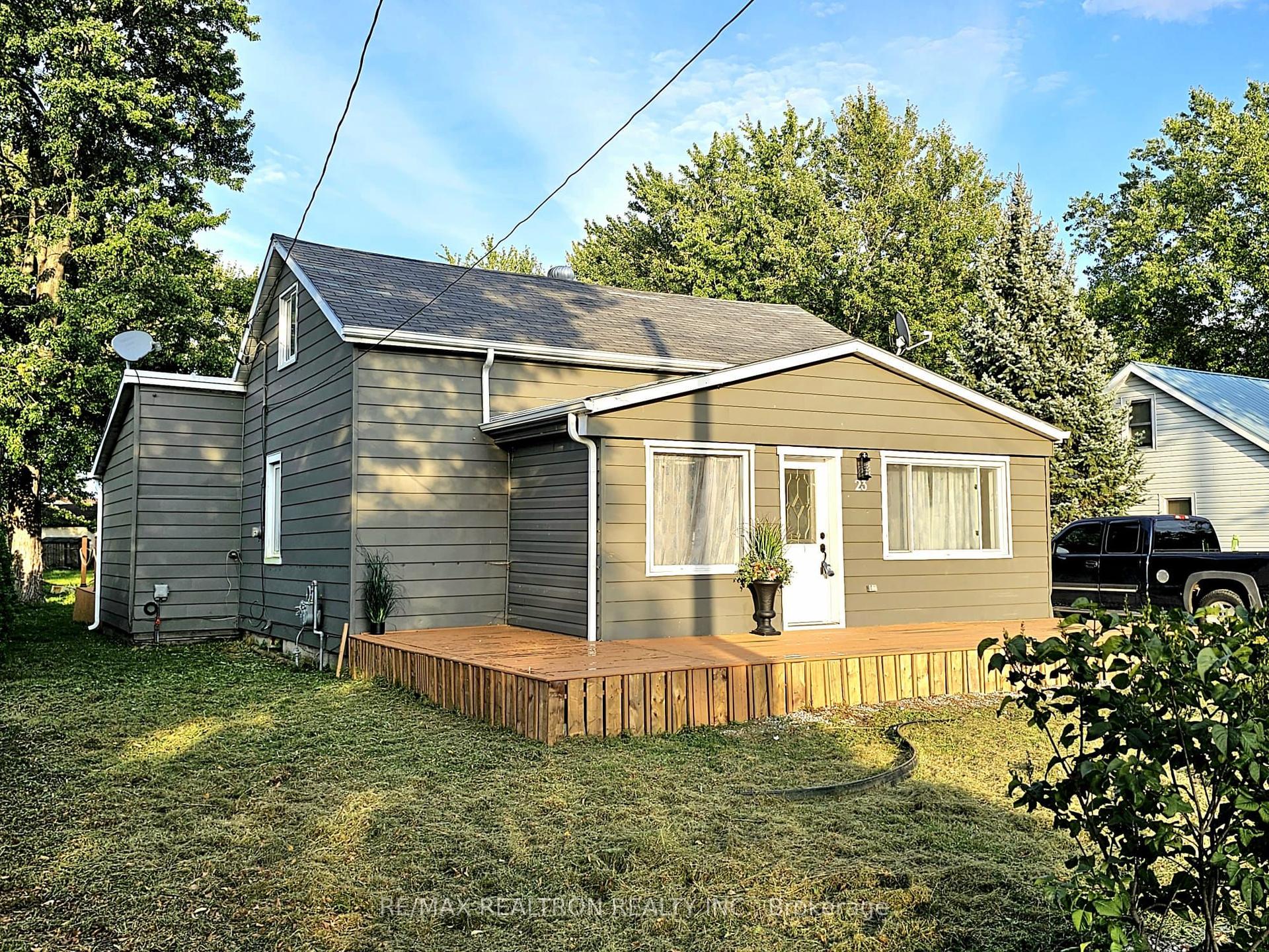 23 Ella Street S — photo 1