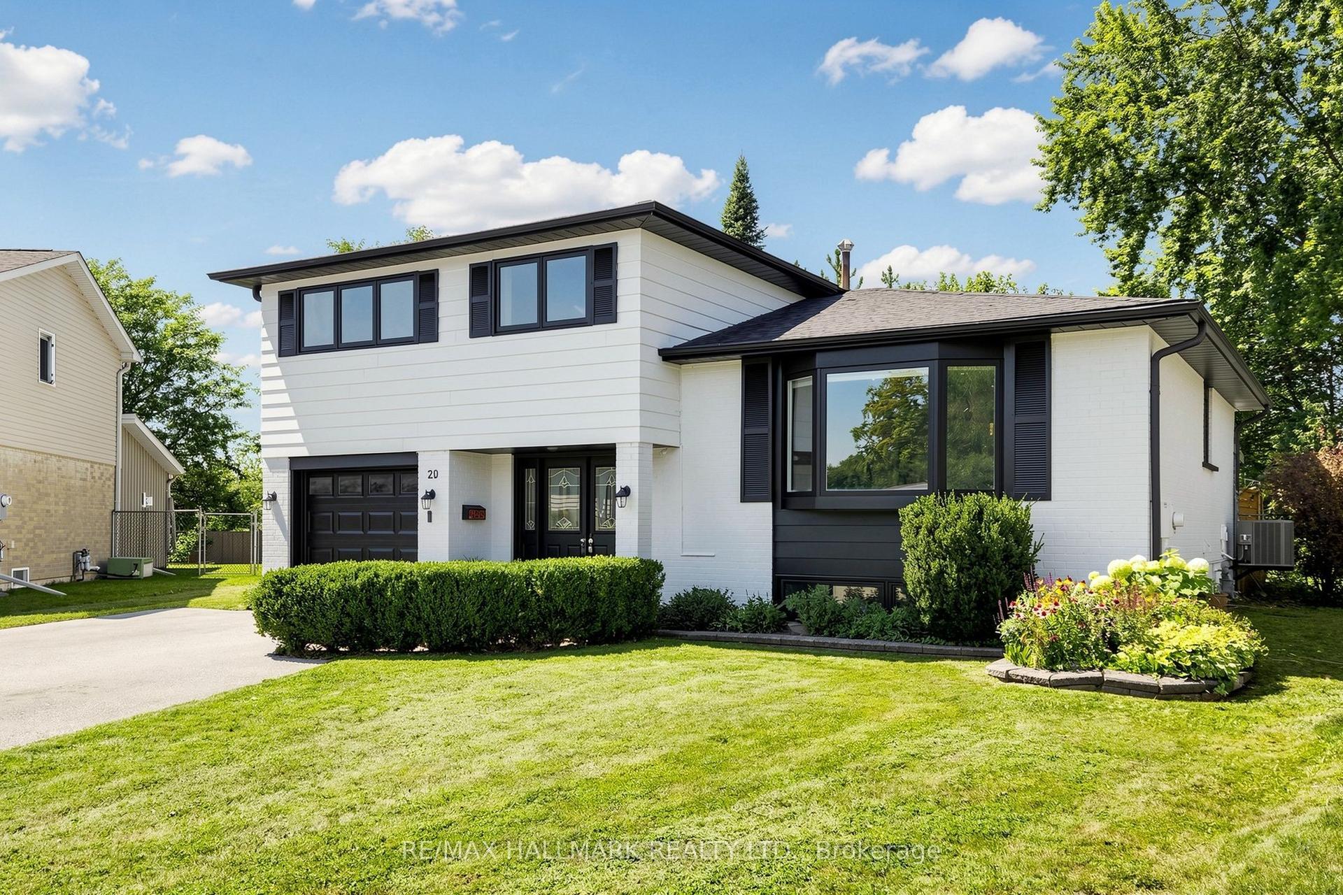 20 Oak Court, Aurora — Detached for sale, photo 1