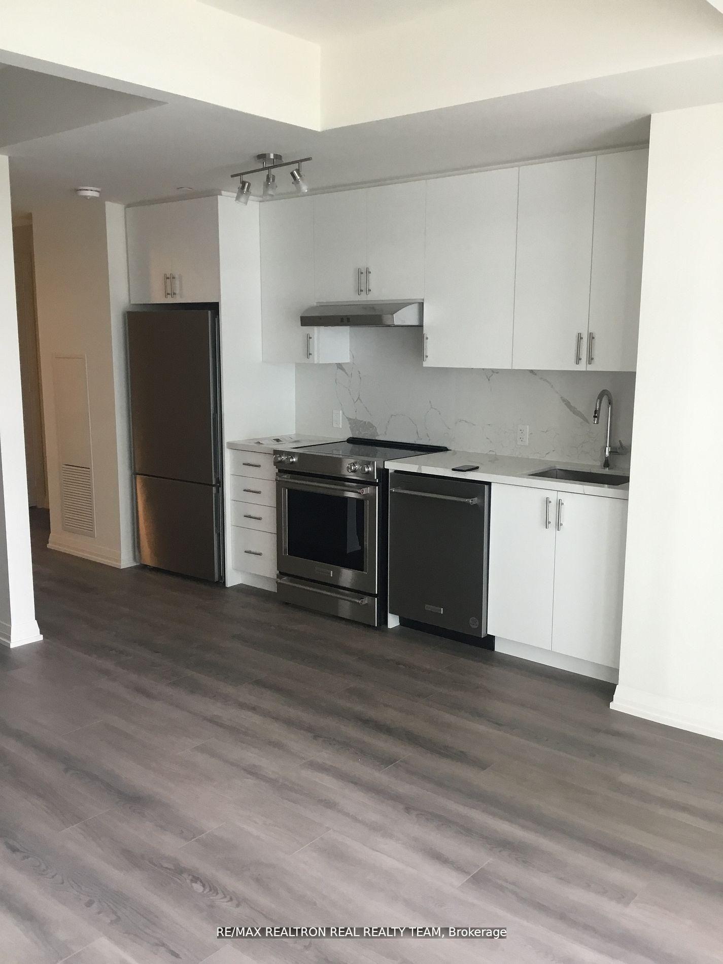 9000 Jane Street 825 #825 — photo 1