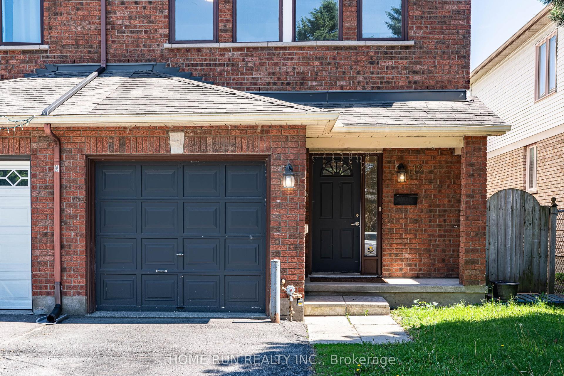 12 Gardengate Way E — photo 1