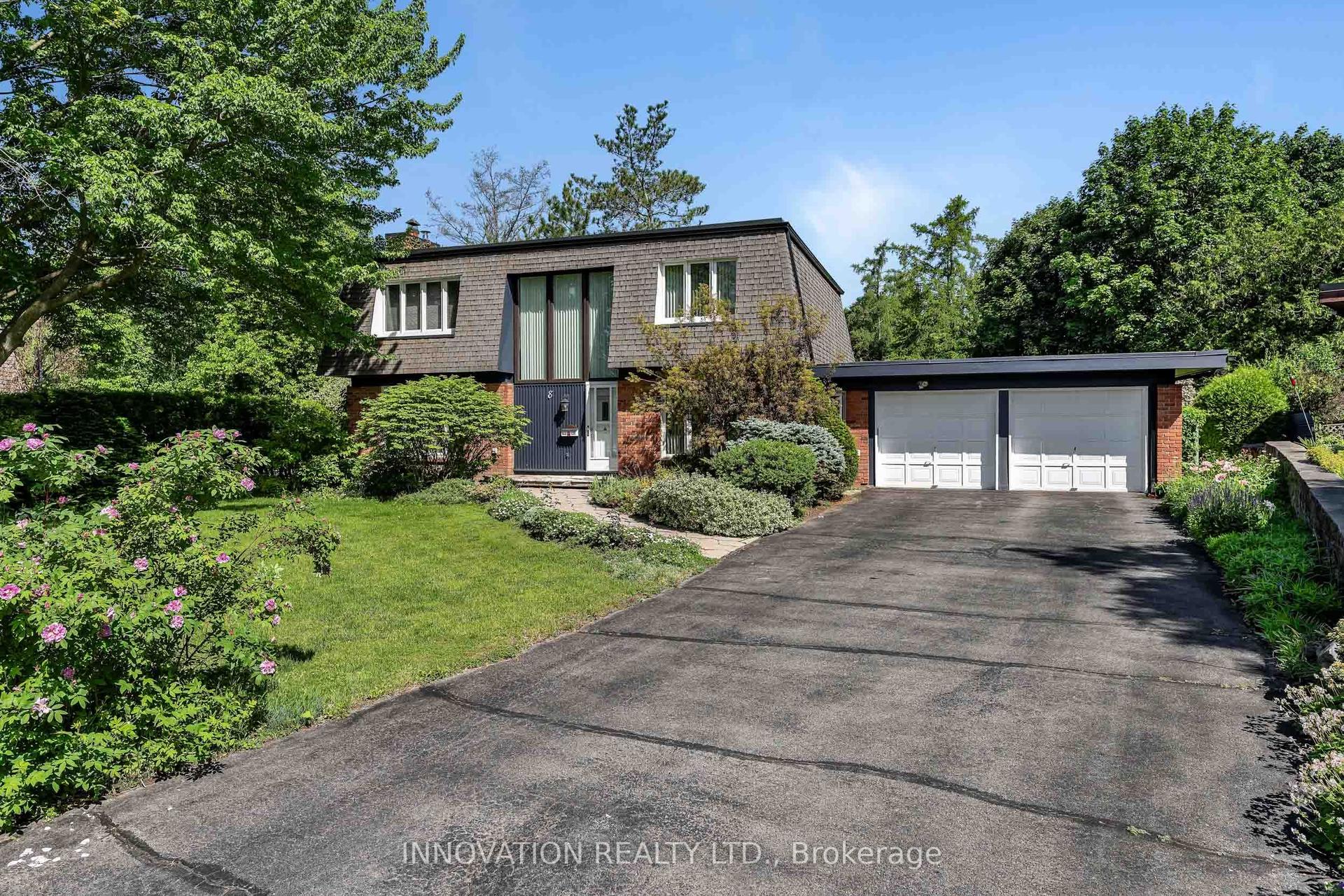 8 Sandwell Crescent — photo 1