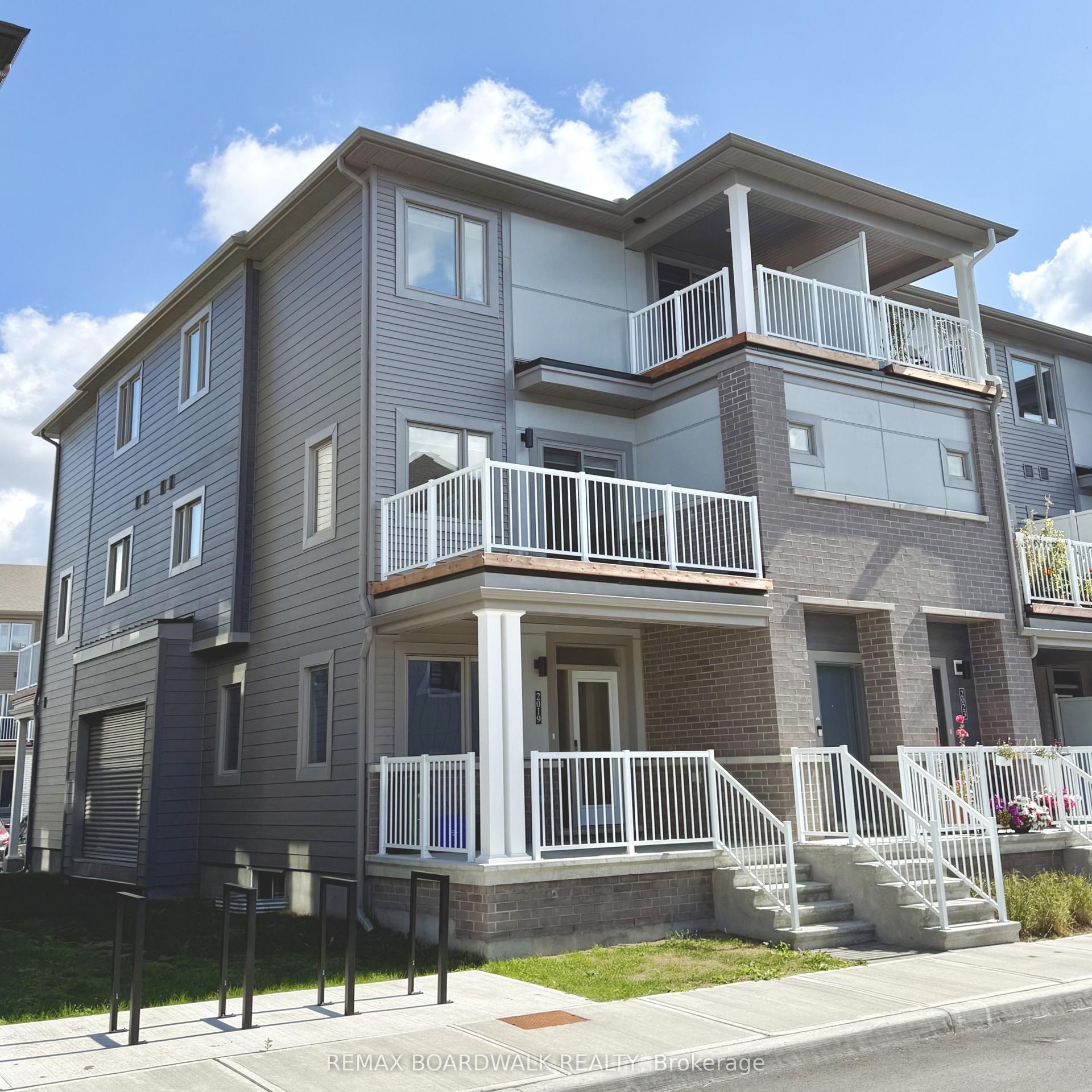 2021 Blossite Private, Barrhaven — Condo Town for lease, photo 1