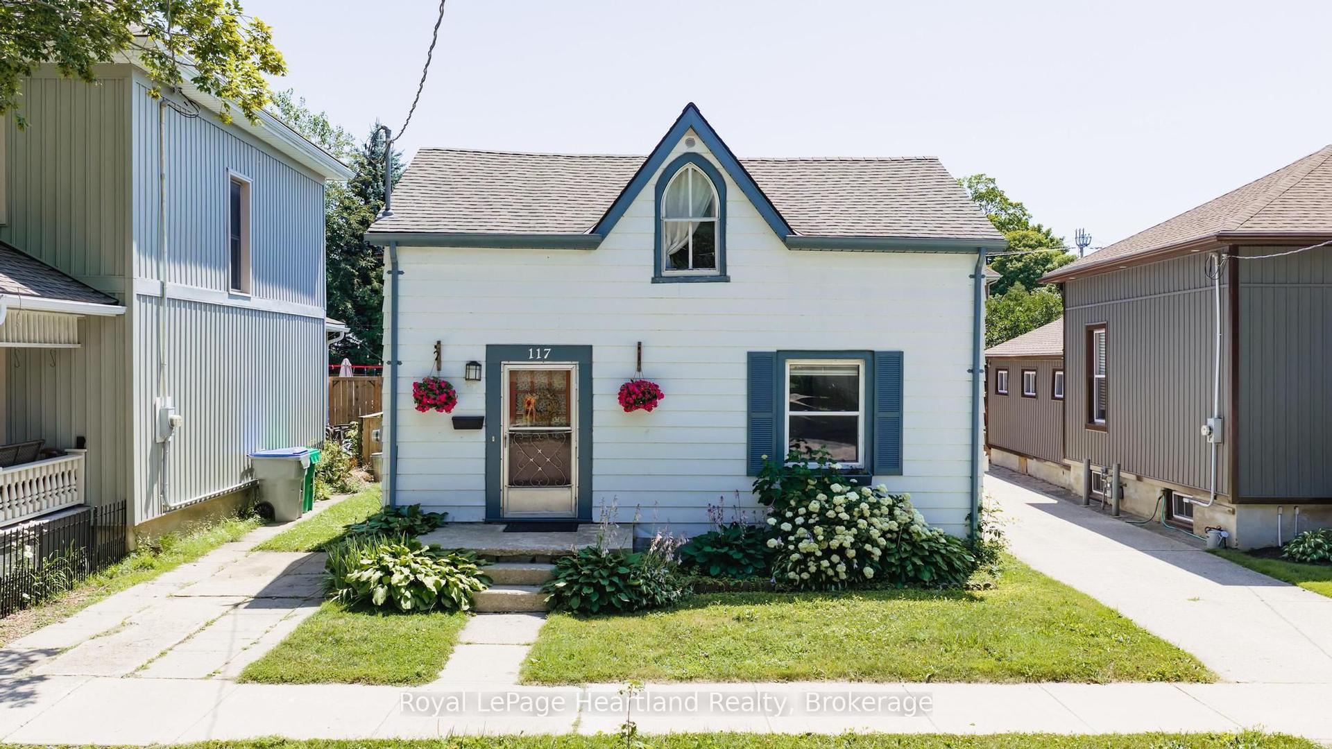 117 Quebec Street, Goderich — Detached for sale, photo 1