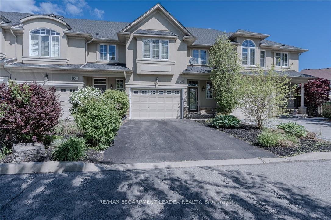 582 Stonehenge Drive — photo 1