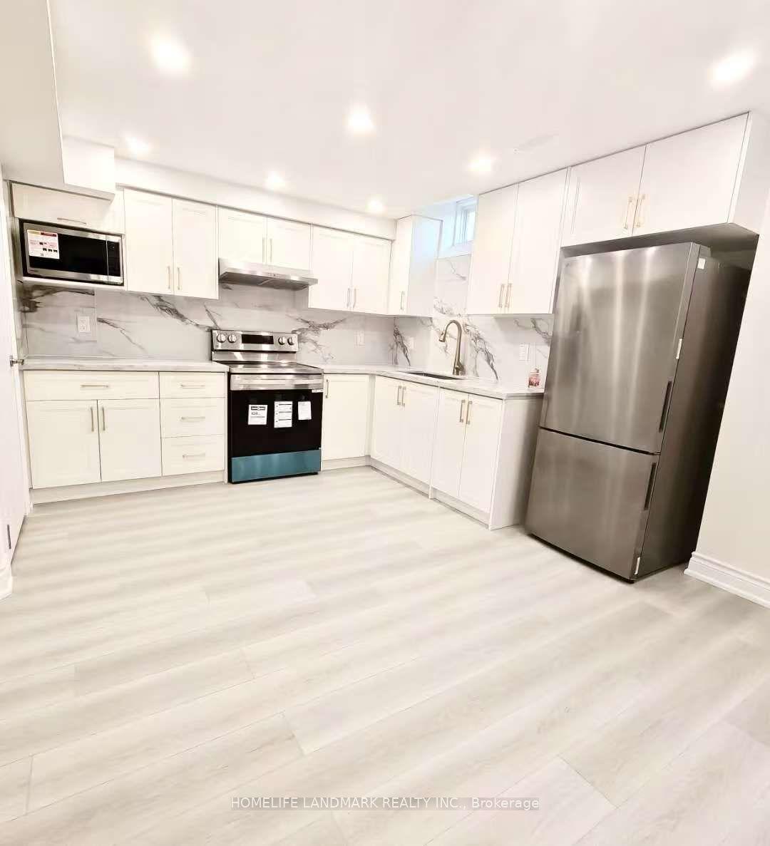 252 Borealis Avenue, Aurora — Detached for lease, photo 1