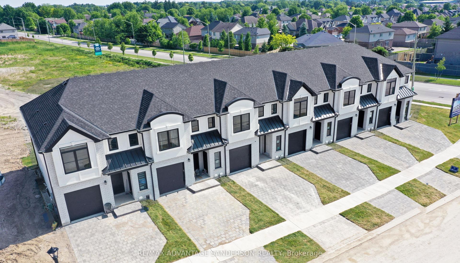 33 Purple Beech Street — photo 1