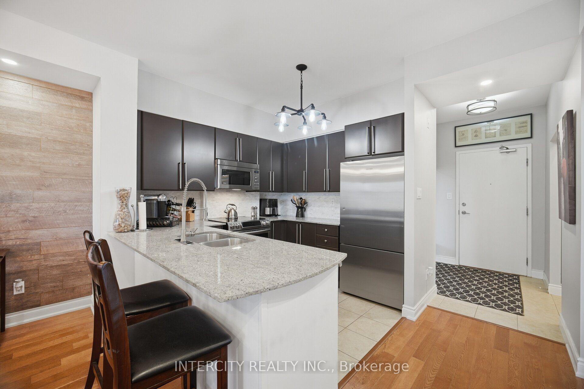 10211 Keele Street 207 #207, Vaughan — Condo for sale, photo 1