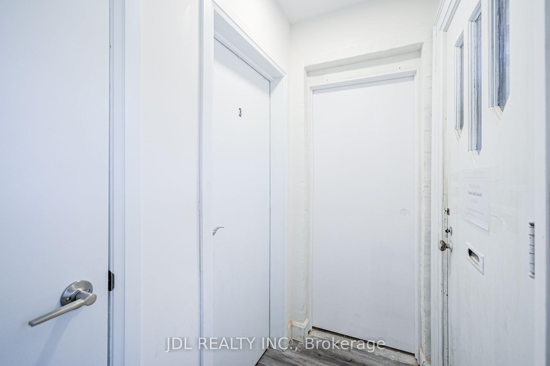 5 Sorauren Avenue 3 #3 — photo 1
