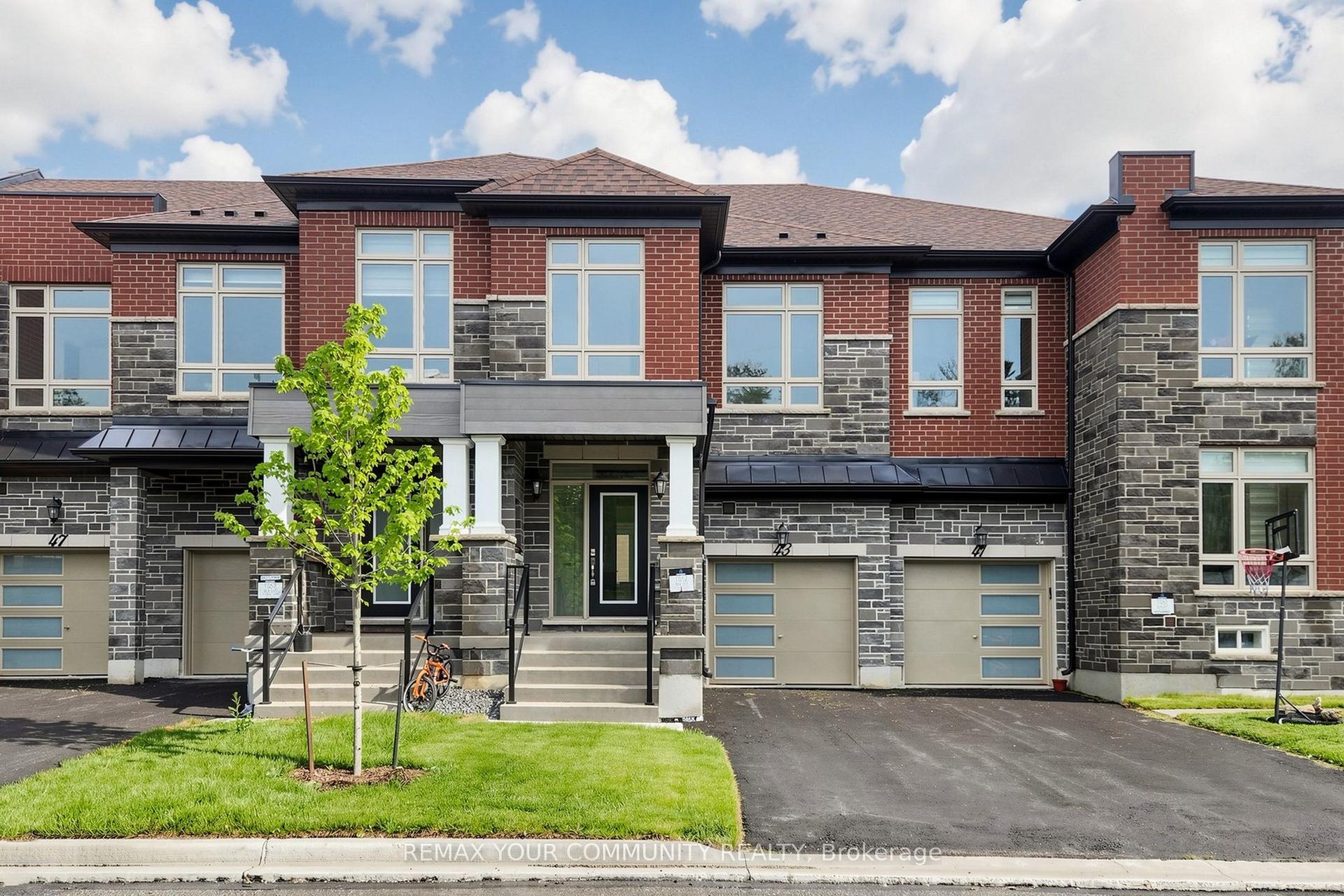 43 Schmeltzer Crescent — photo 1