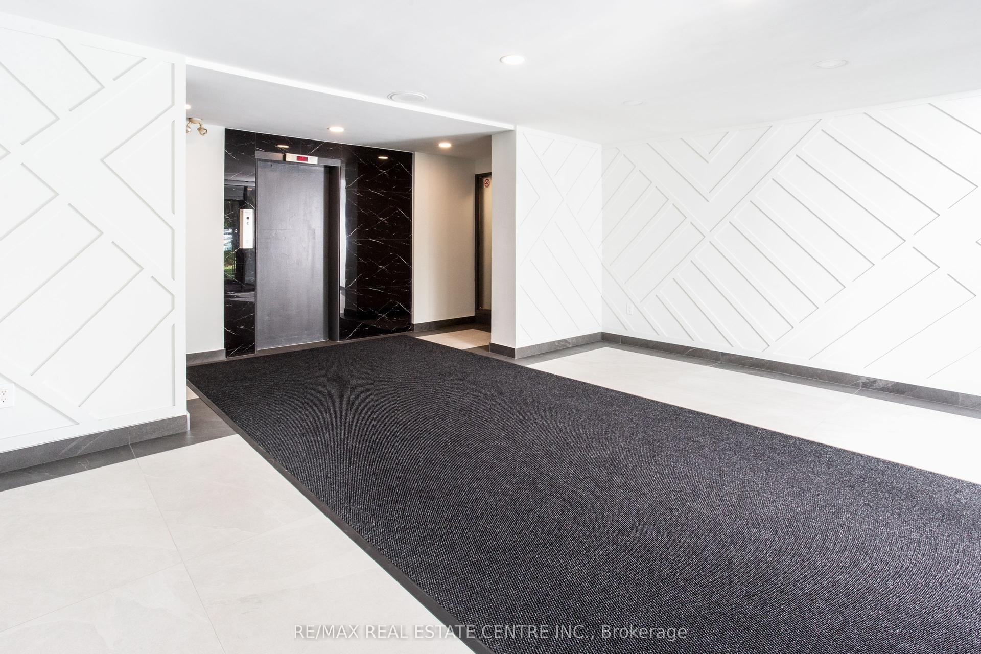 5 Hill Heights Road 307 #307, Toronto — Multiplex for lease, photo 1