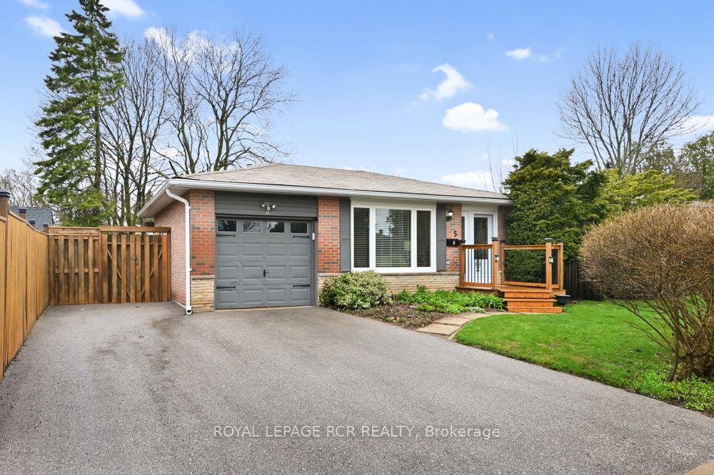 5 Lawrence Avenue W — photo 1