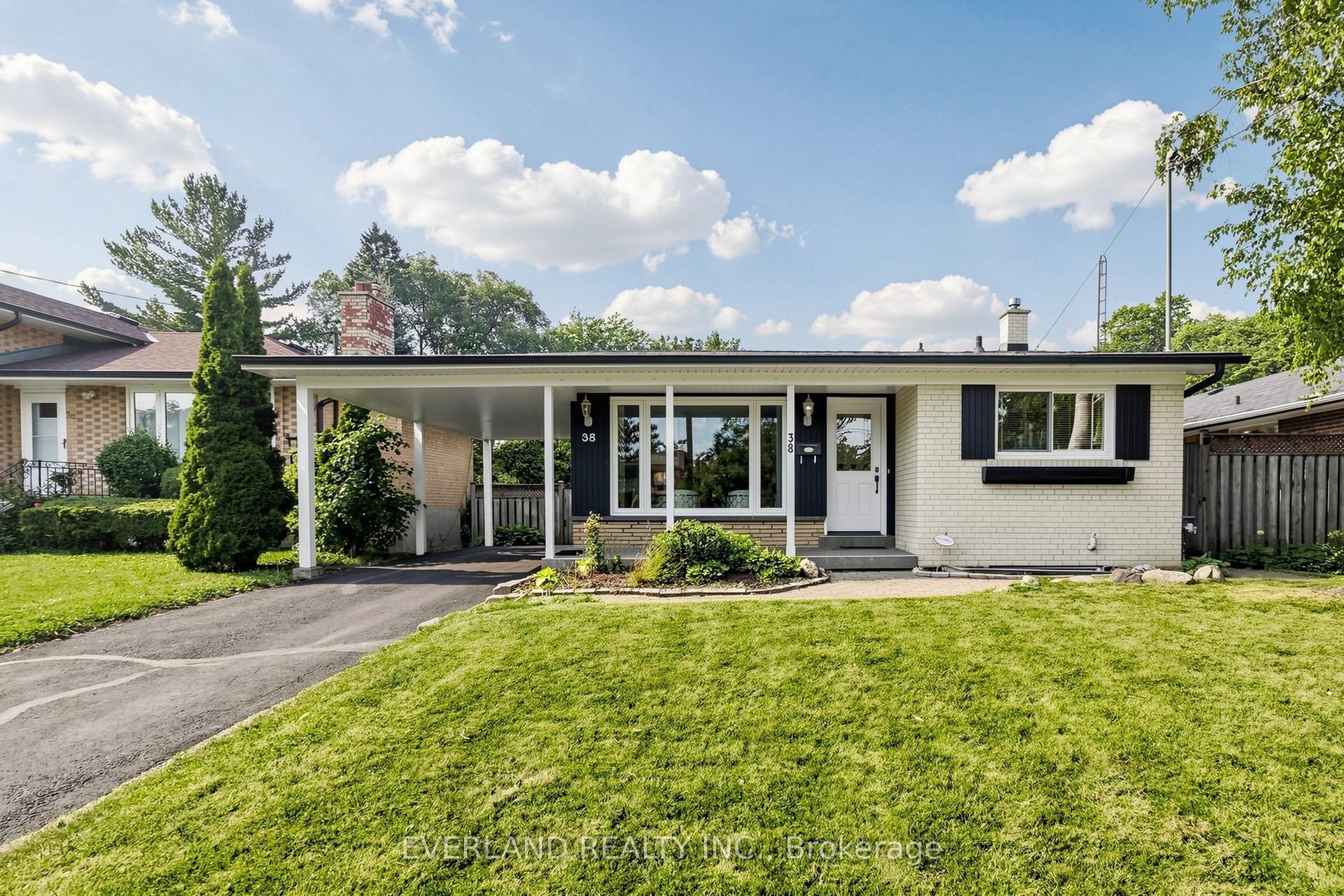 38 Six Nations Avenue, Toronto — Detached for sale, photo 1