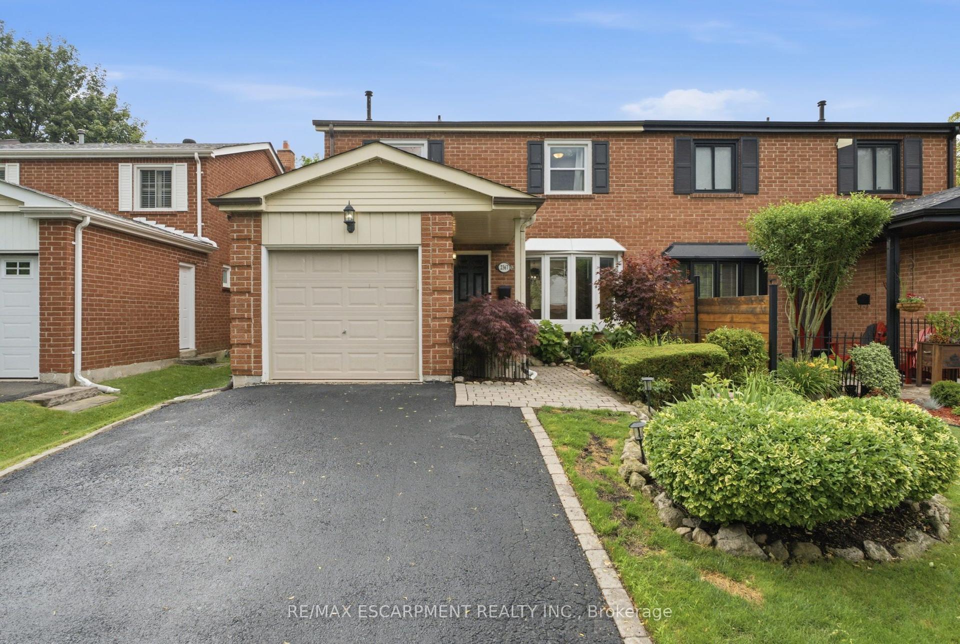 2367 Montgomery Drive, Burlington — Semi-Detached for sale, photo 1
