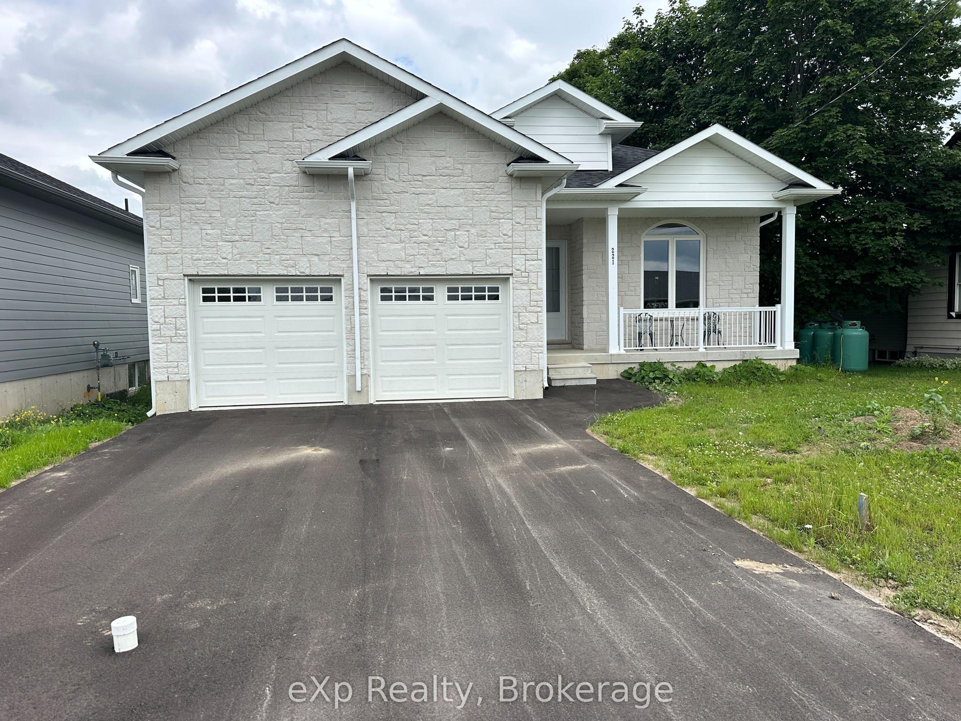 221 Forler Street — photo 1