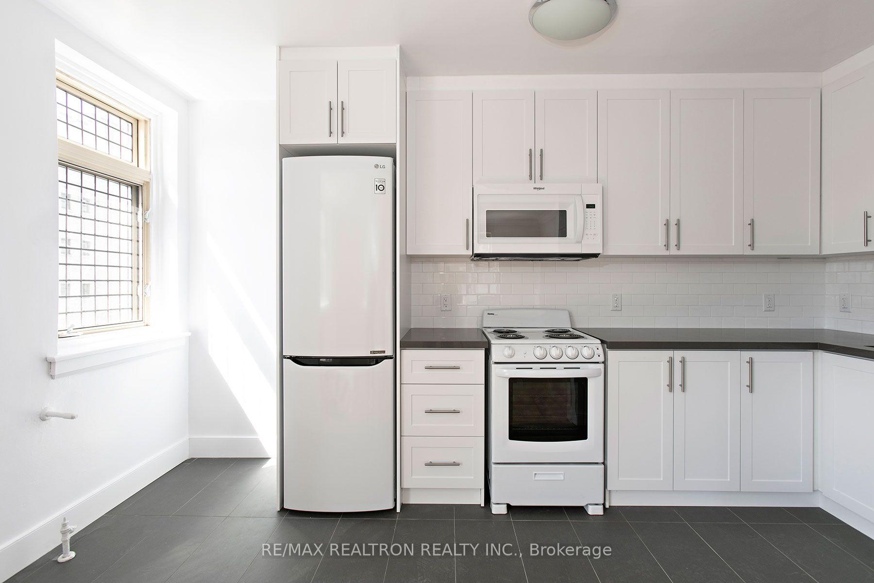 394 Avenue Road 402 #402 — photo 1