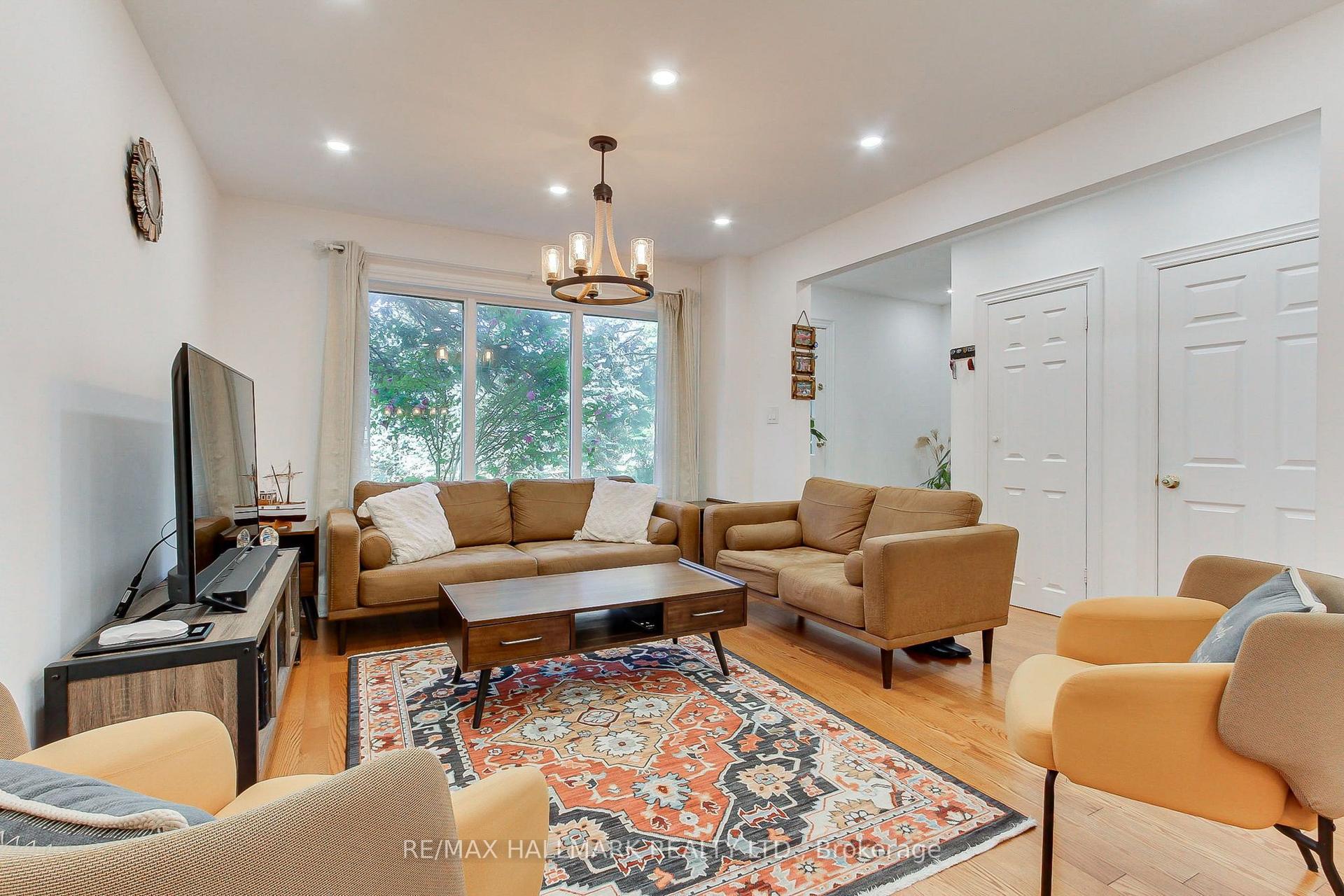 339 Neal Drive, Richmond Hill — Semi-Detached for sale, photo 1