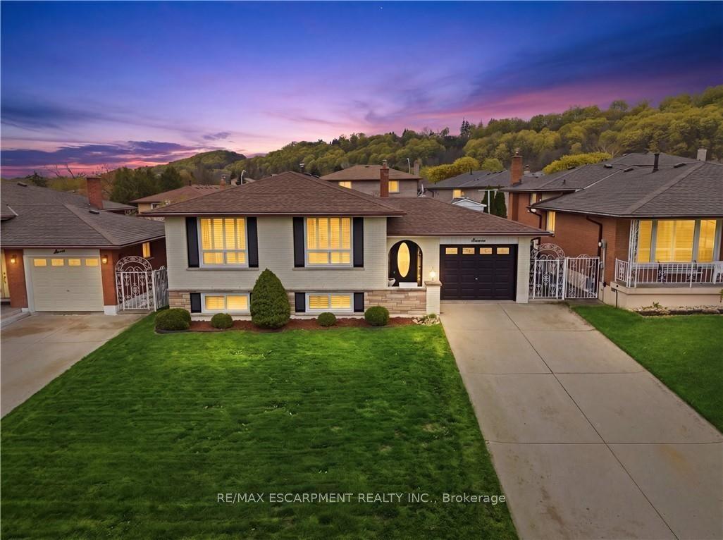 11 Marcella Crescent — photo 1