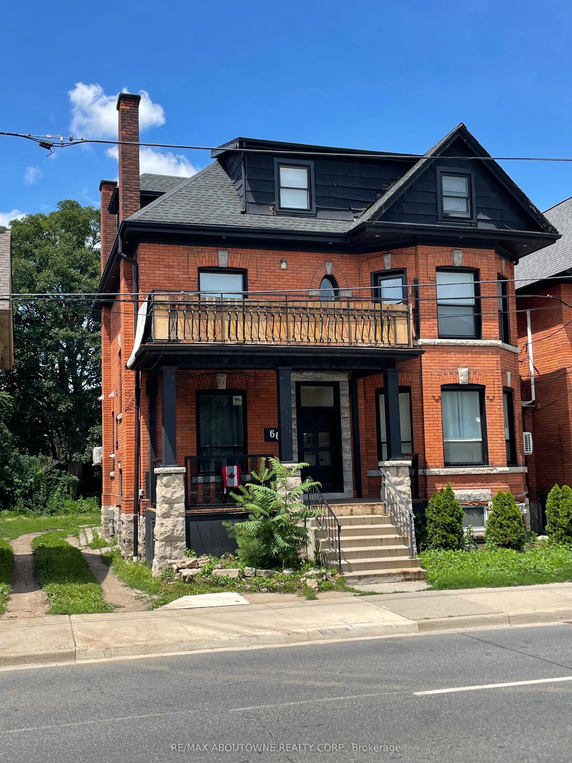 66 Wellington Street S, Hamilton — Multiplex for sale, photo 1