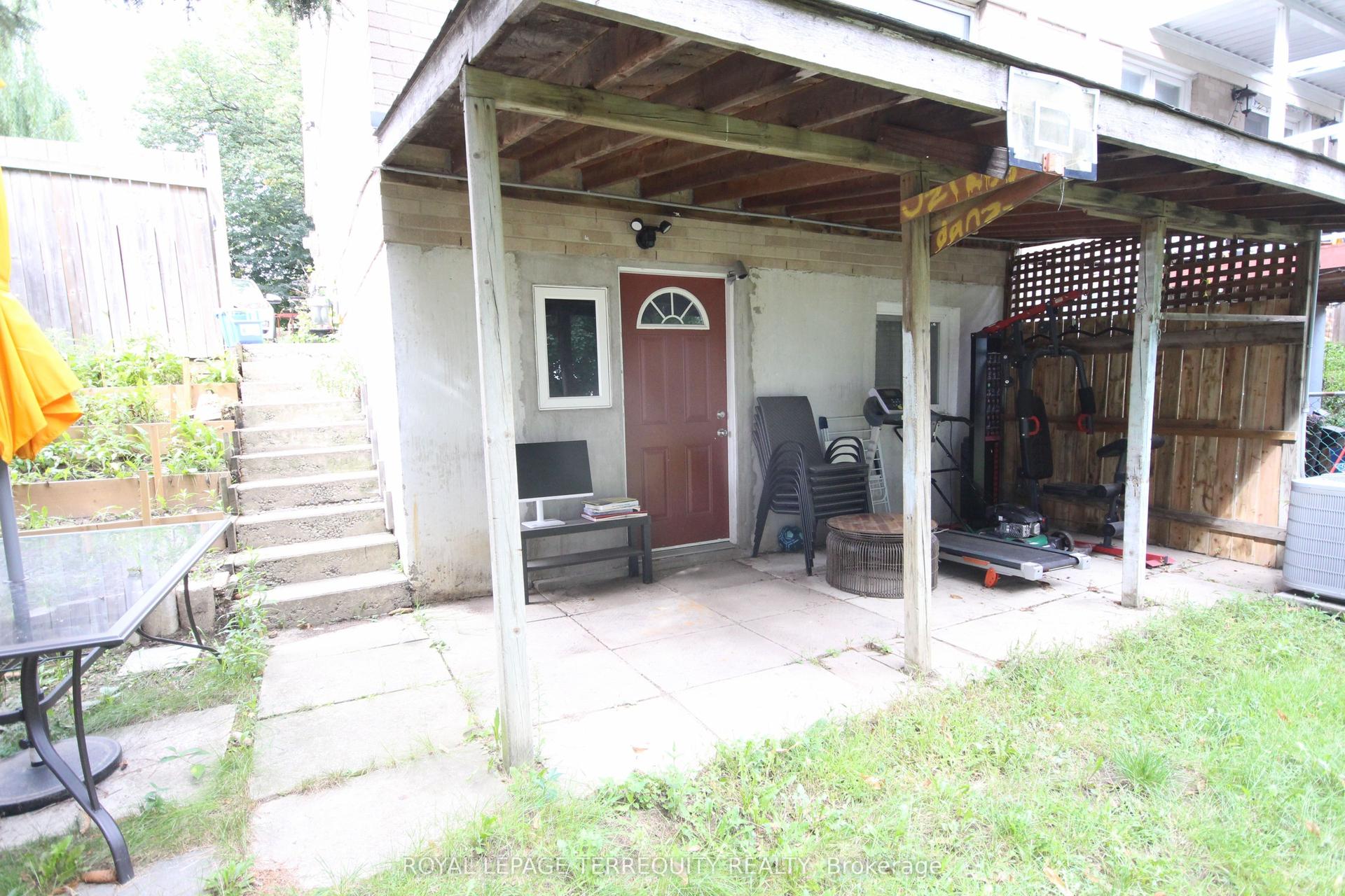 33 Parsell Square Bsmt #Bsmt, Toronto — Semi-Detached for lease, photo 1