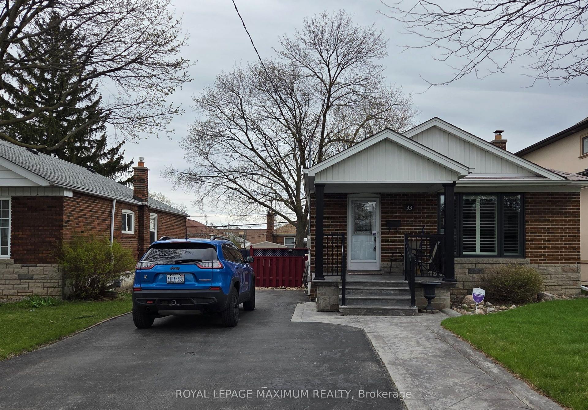 33 Alice Crescent — photo 1