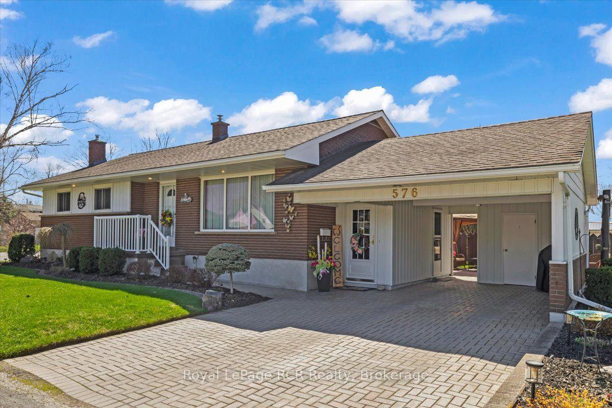 576 17th Avenue — photo 1