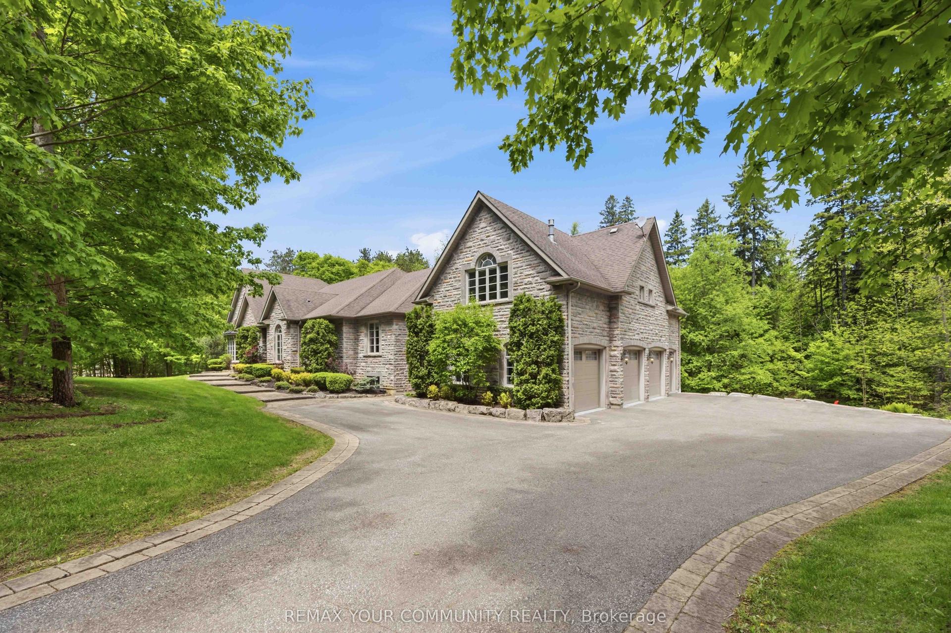 46 Lake Woods Drive — photo 1