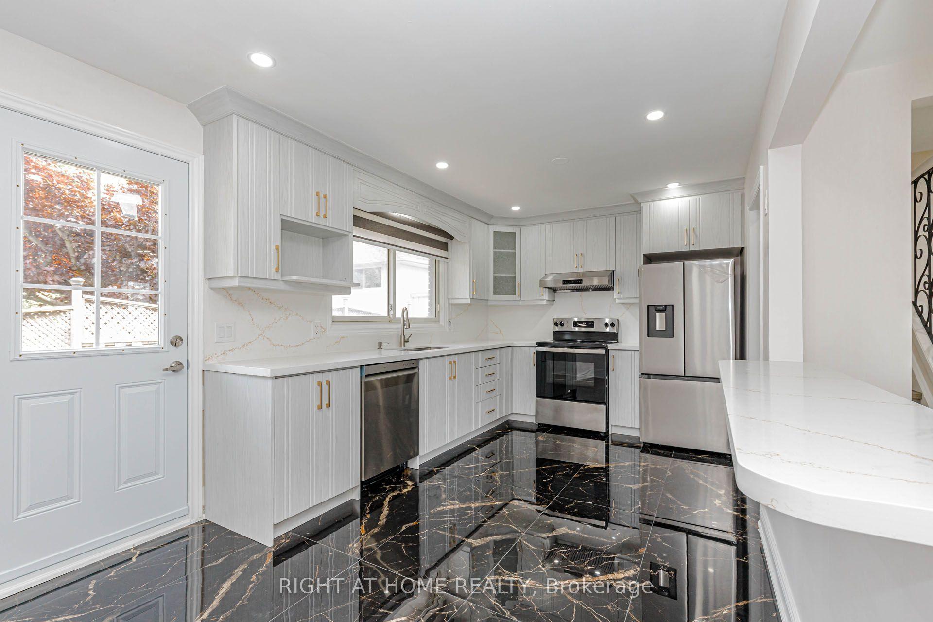 5154 New Street, Burlington — Detached for sale, photo 1