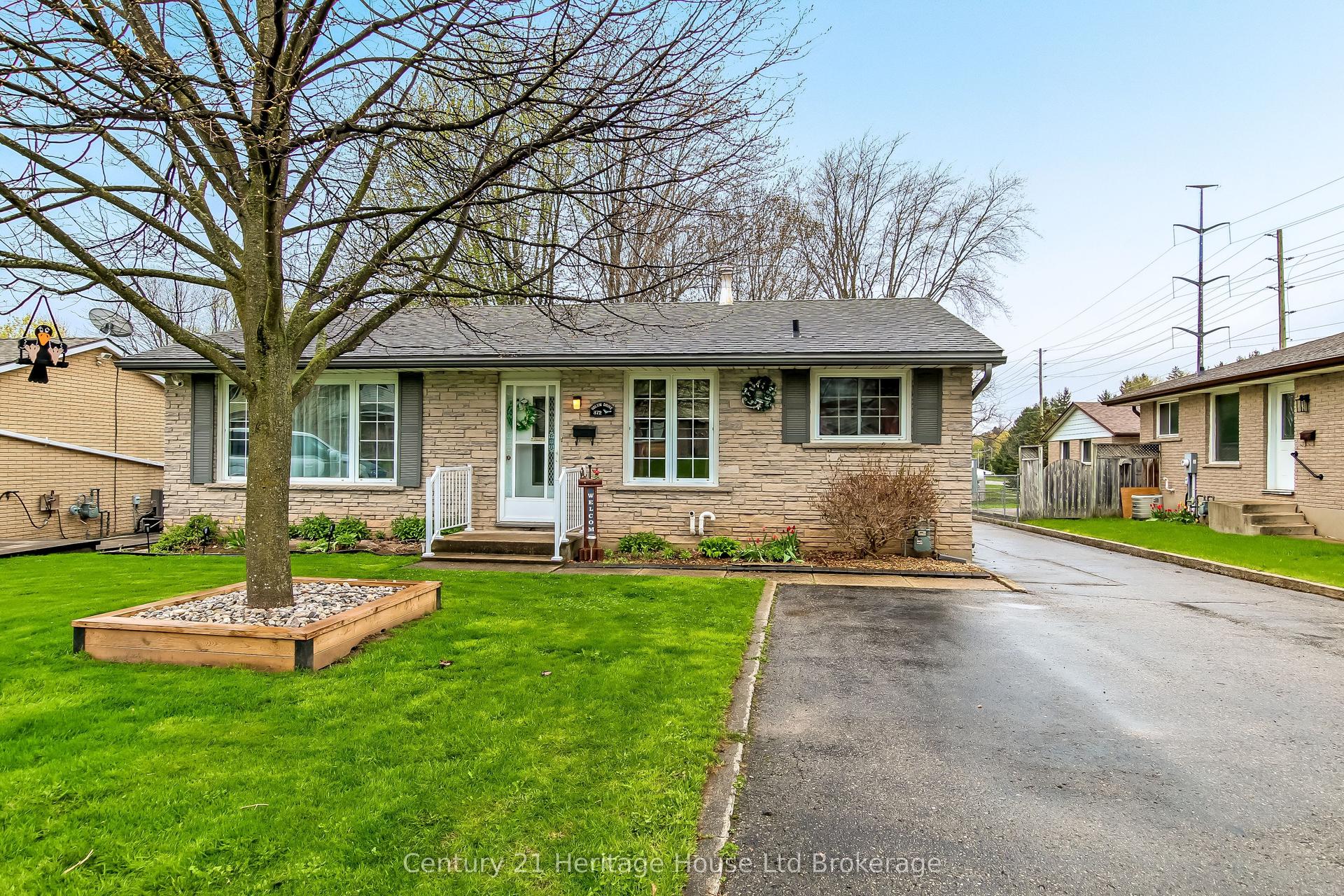 372 Odlum Drive — photo 1