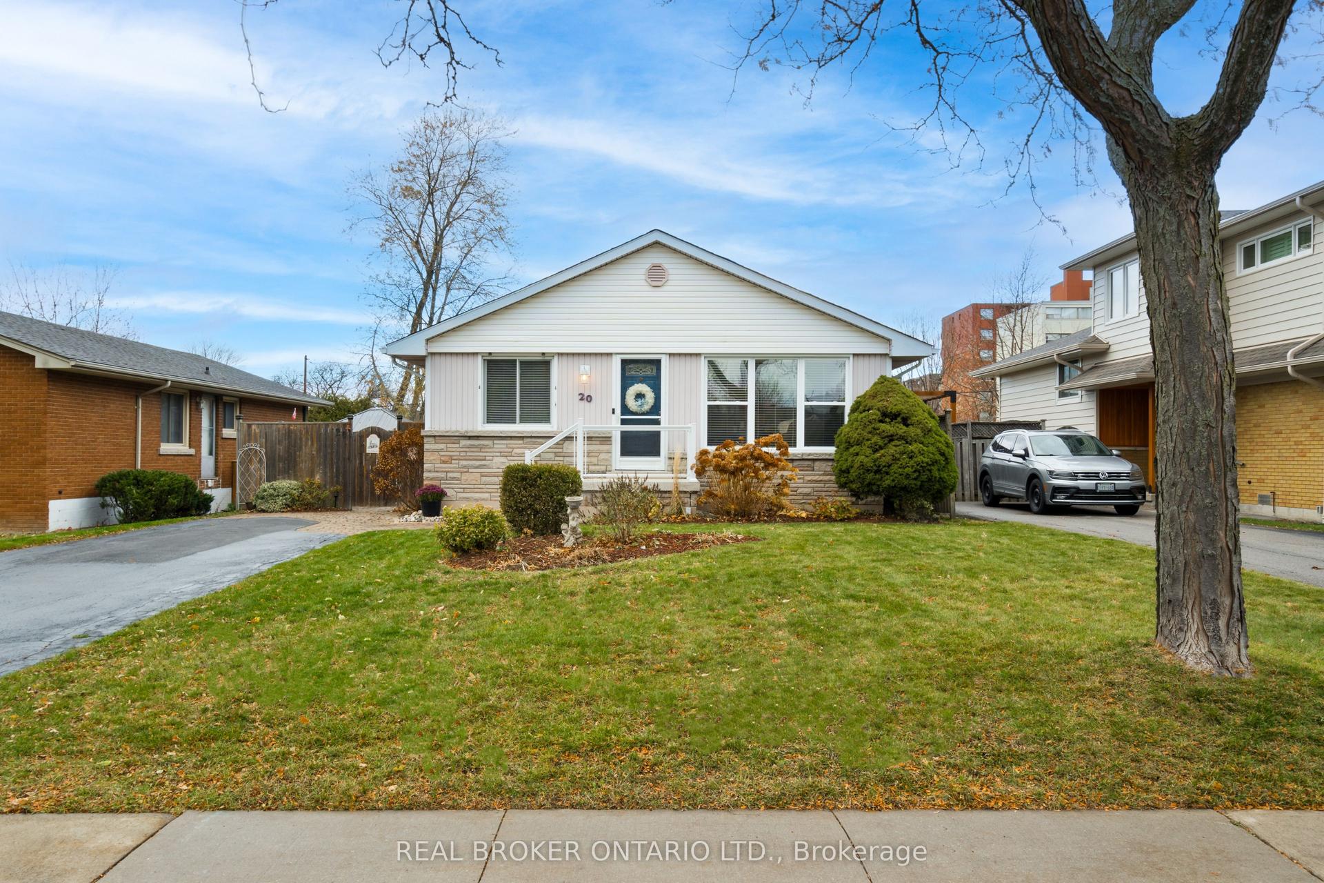 20 Cardinal Drive — photo 1