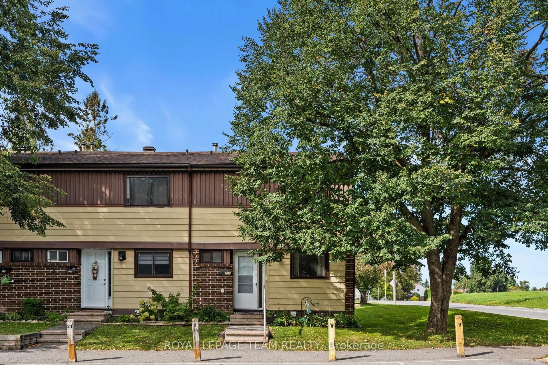 73 Foxfield Drive E #E, Barrhaven — Condo Town for sale, photo 1