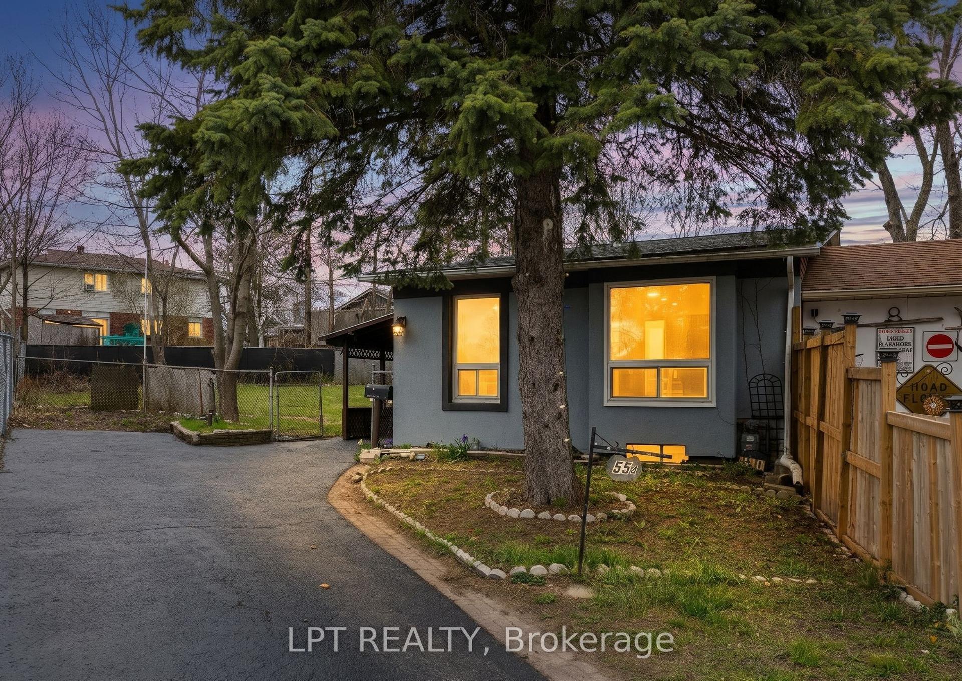 55H Chaucer Crescent — photo 1