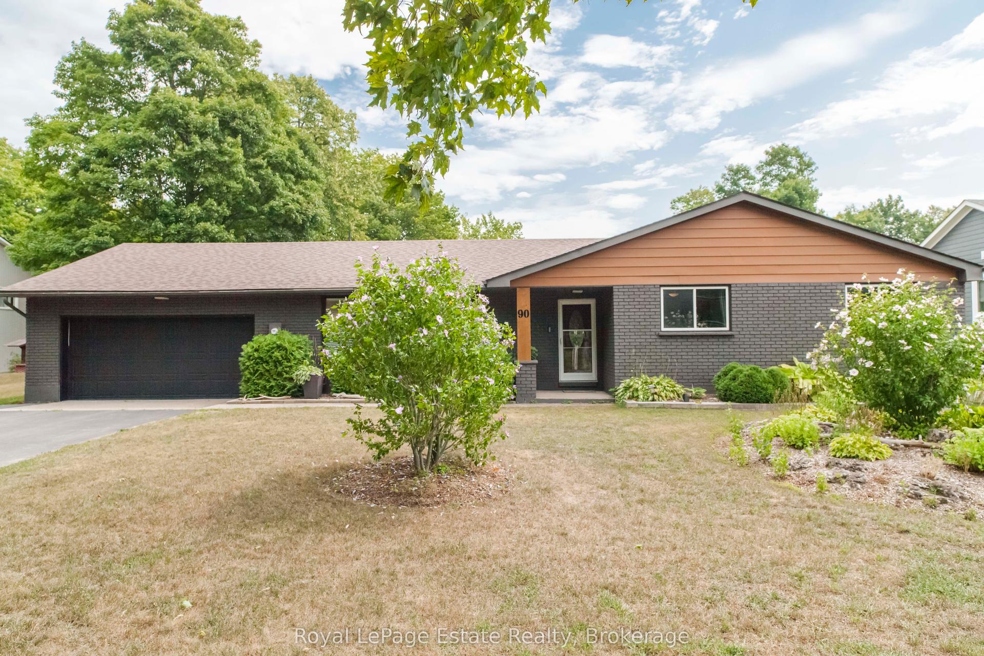 90 Carson Lake Crescent — photo 1