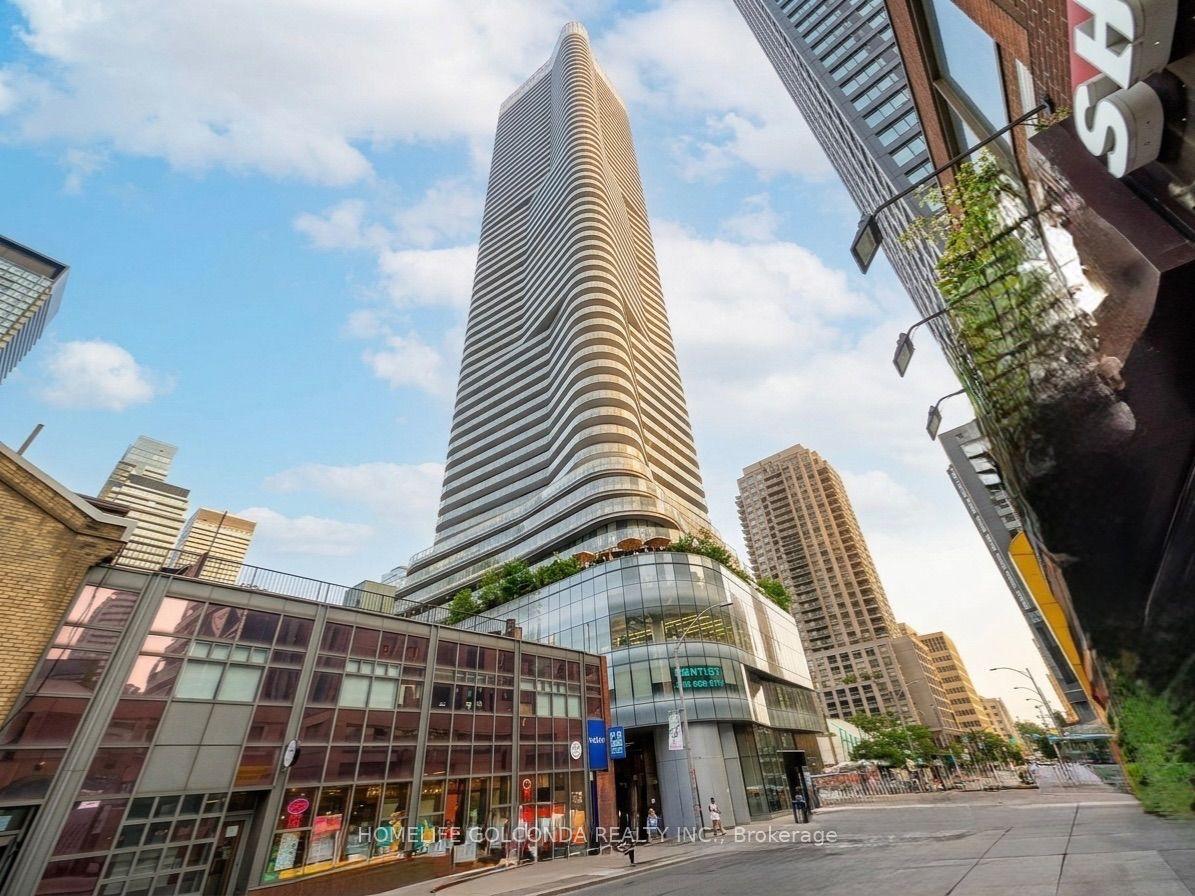 11 Wellesley Street W 4006 #4006, Toronto — Condo for sale, photo 1
