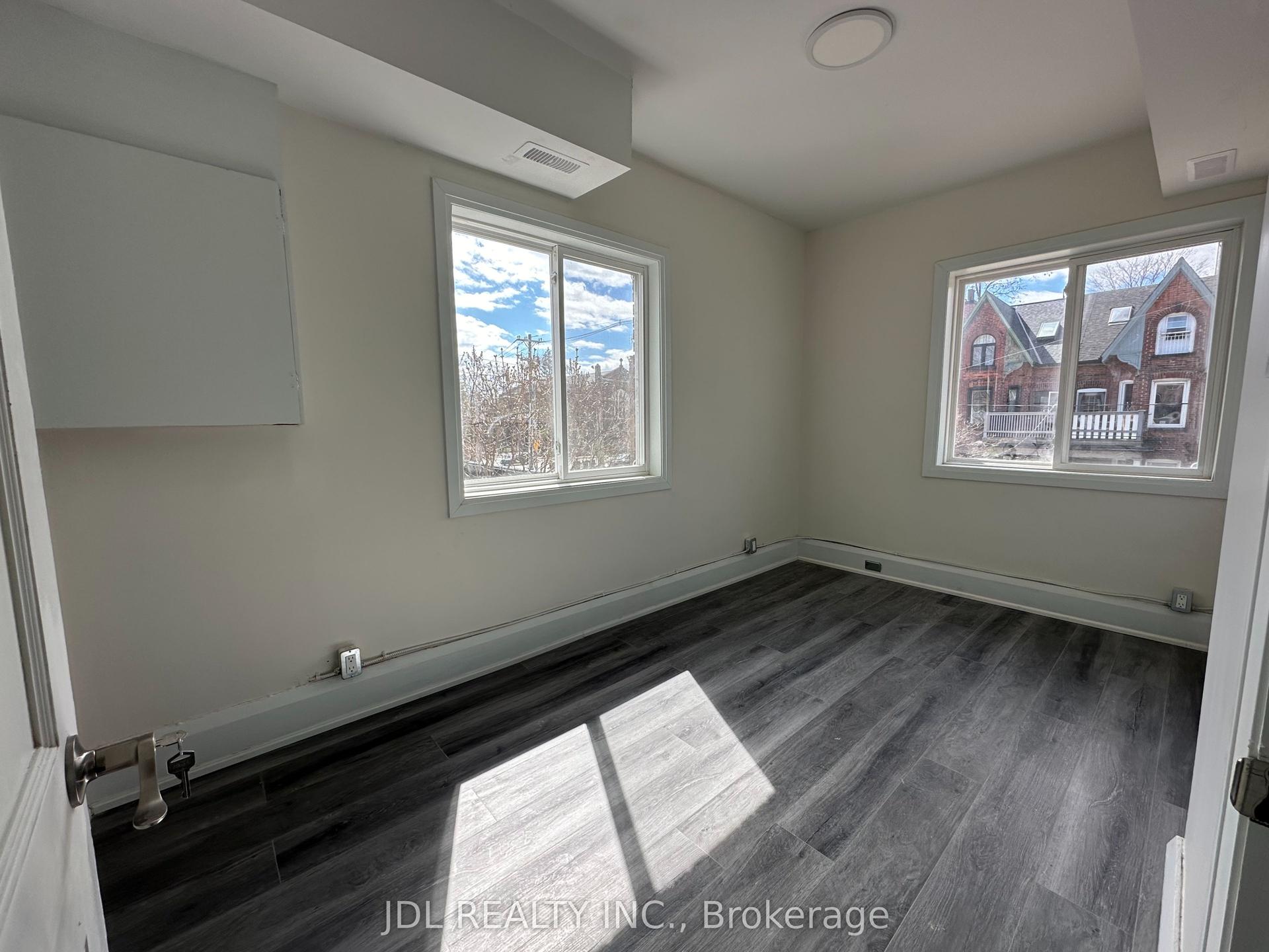 5 Sorauren Avenue 5 #5, Toronto — Multiplex for lease, photo 1