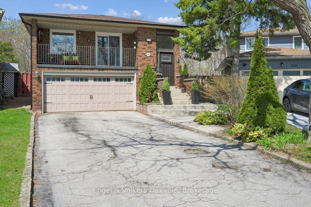 1223 Hudson Place — photo 1