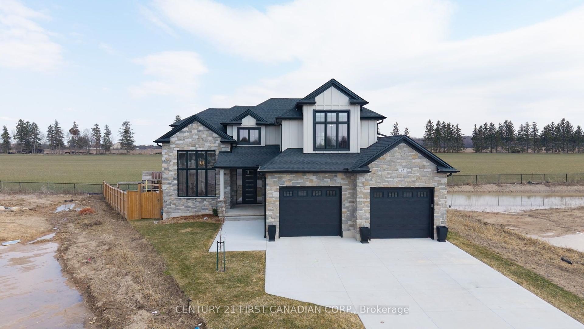 24 Postma Crescent — photo 1